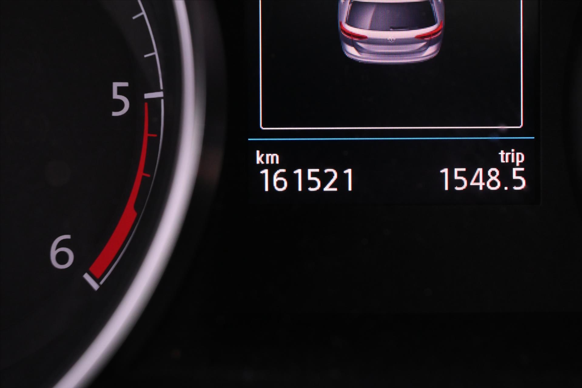 Hlavní fotografie vozu Volkswagen Touran 2,0 TDi 110kW DSG Highline 7míst VŮZ PŘIPRAVUJEME K PR (4)