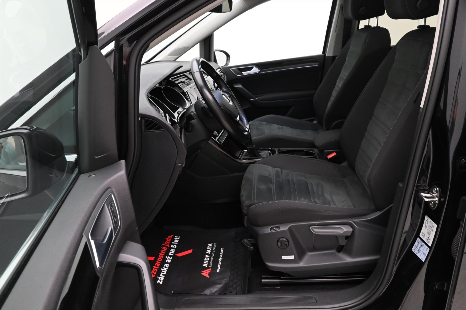 Hlavní fotografie vozu Volkswagen Touran 2,0 TDI 110kW DSG Highline 7míst Záruka až 5 let (14)