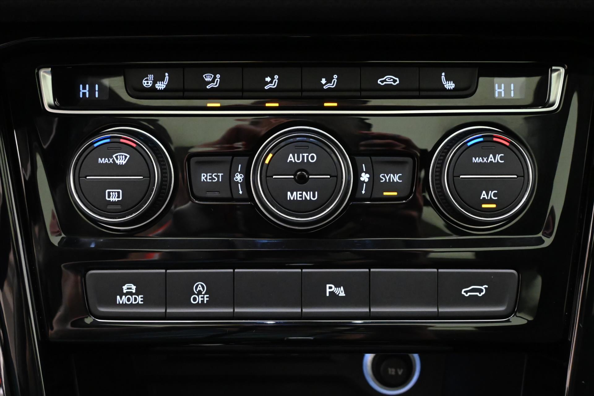 Hlavní fotografie vozu Volkswagen Touran 2,0 TDI 110kW DSG Highline 7míst Záruka až 5 let (21)