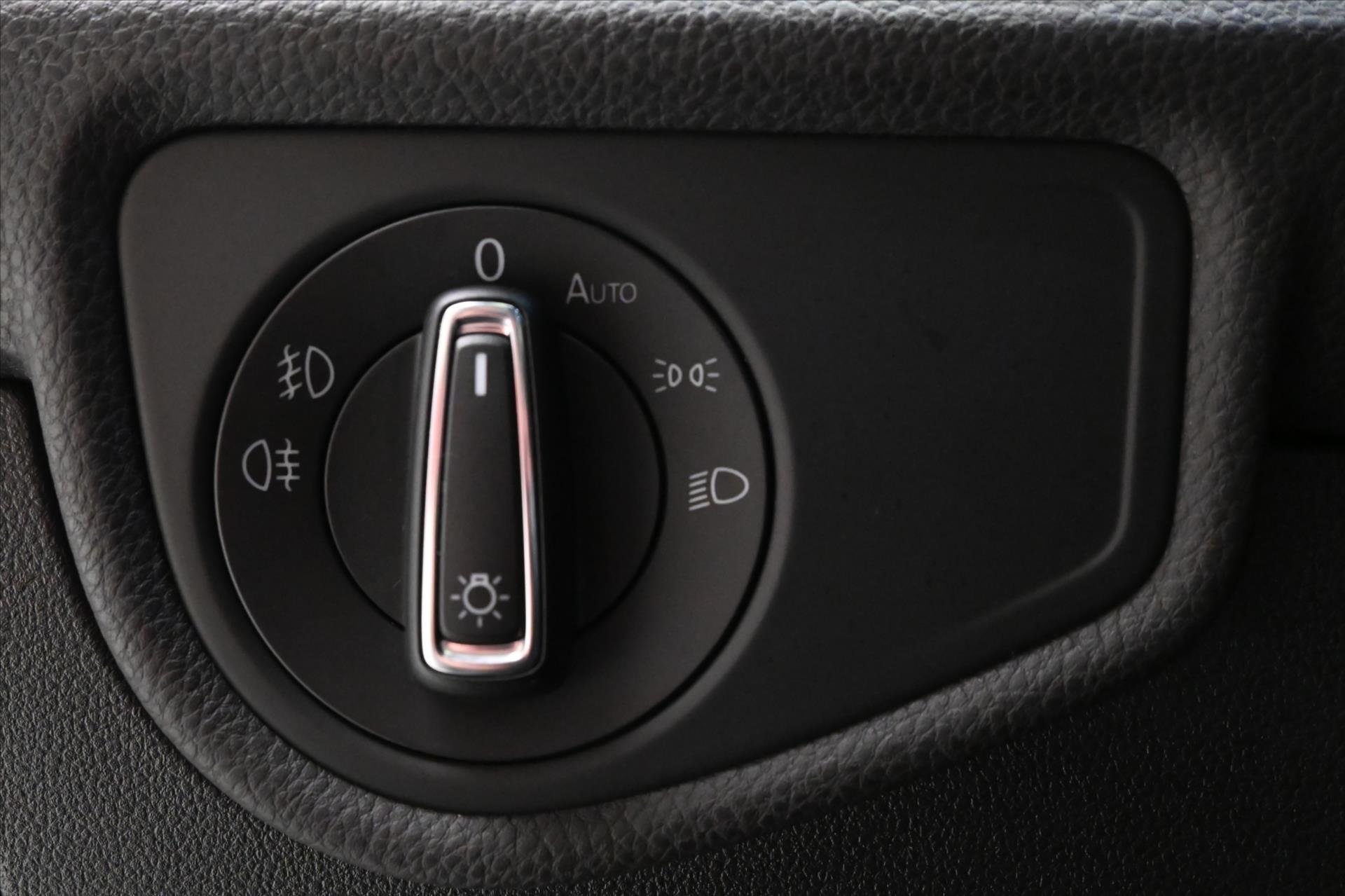 Hlavní fotografie vozu Volkswagen Touran 2,0 TDI 110kW DSG Highline 7míst Záruka až 5 let (26)