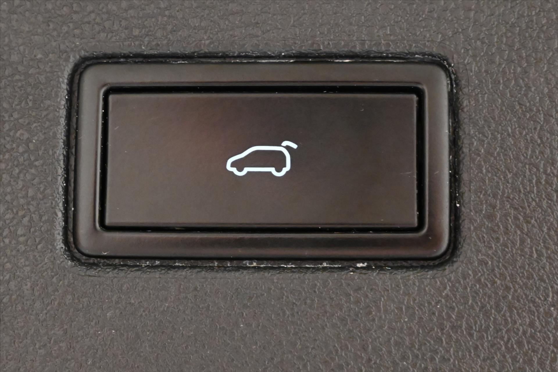 Hlavní fotografie vozu Volkswagen Touran 2,0 TDI 110kW DSG Highline 7míst Záruka až 5 let (27)