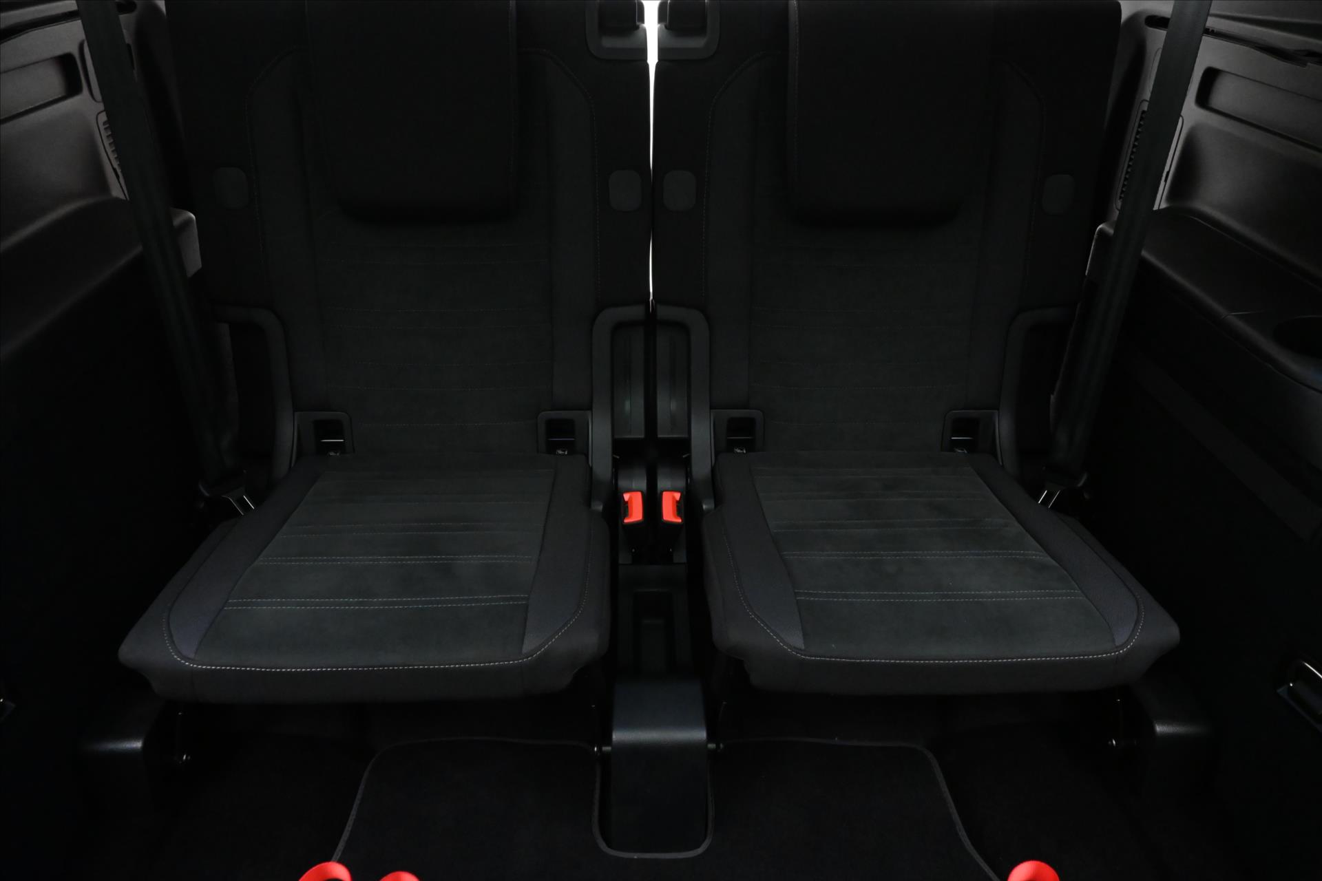 Hlavní fotografie vozu Volkswagen Touran 2,0 TDI 110kW DSG Highline 7míst Záruka až 5 let (29)