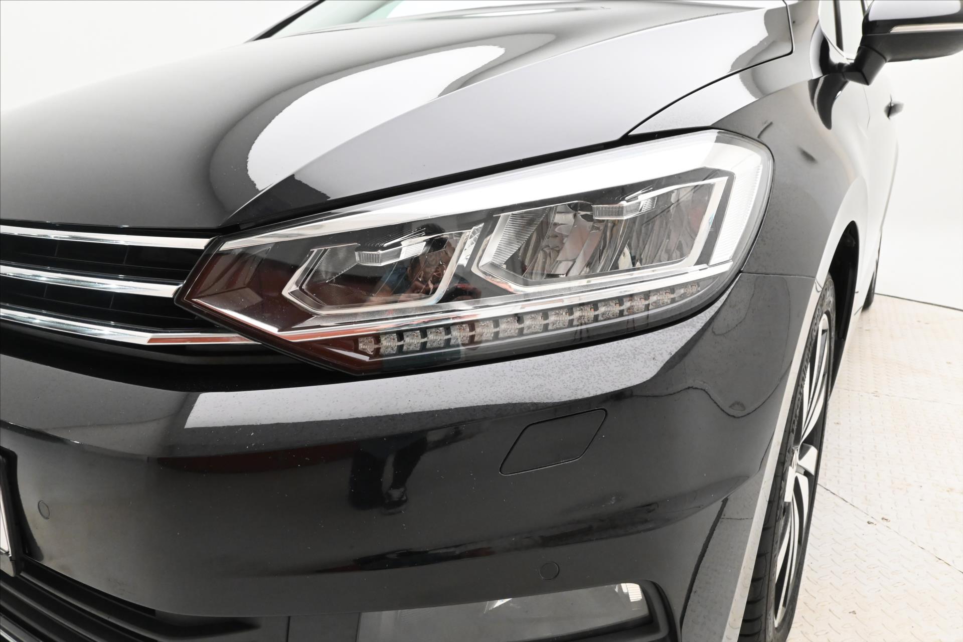 Hlavní fotografie vozu Volkswagen Touran 2,0 TDI 110kW DSG Highline 7míst Záruka až 5 let (30)