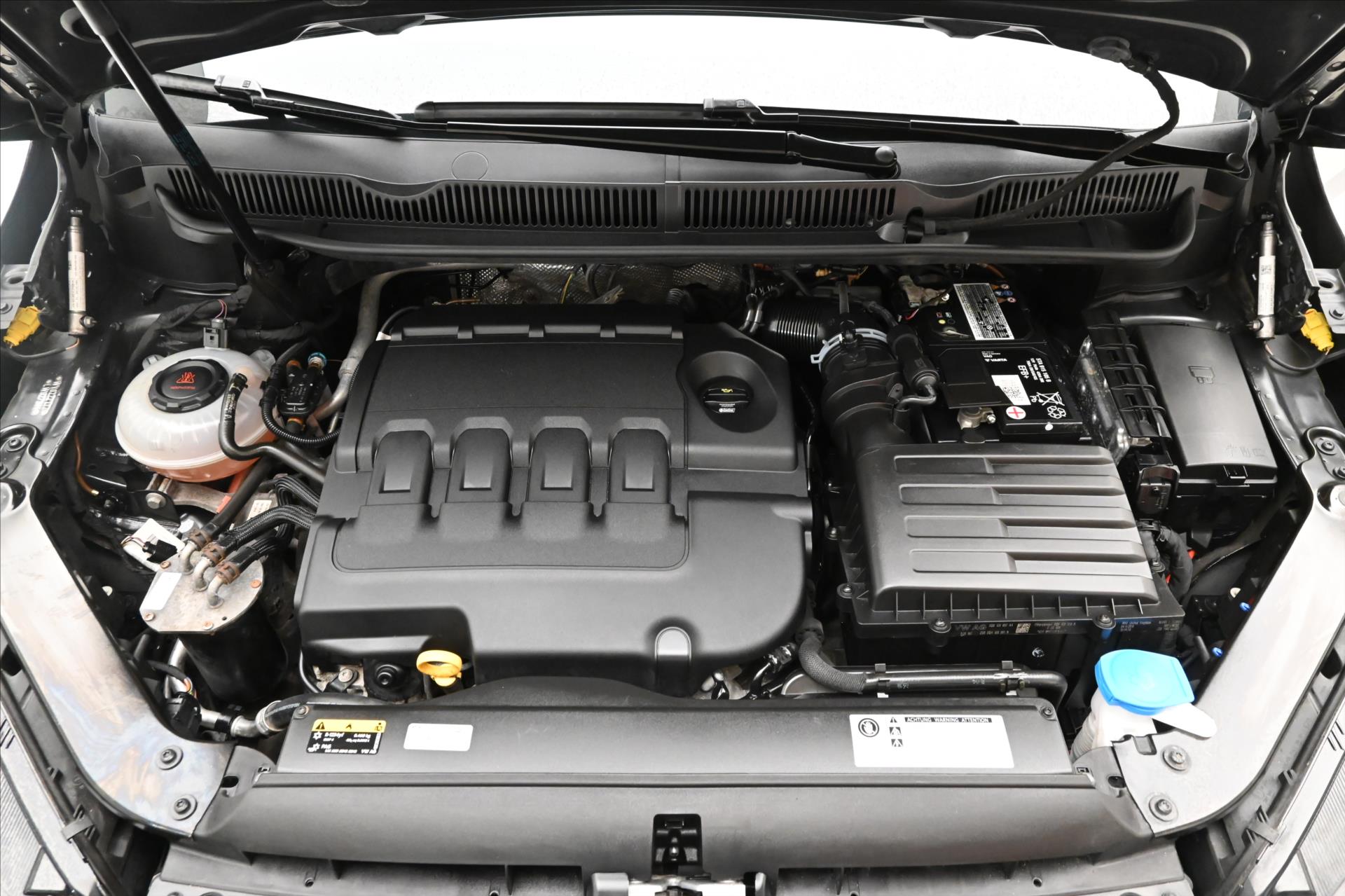 Hlavní fotografie vozu Volkswagen Touran 2,0 TDI 110kW DSG Highline 7míst Záruka až 5 let (9)