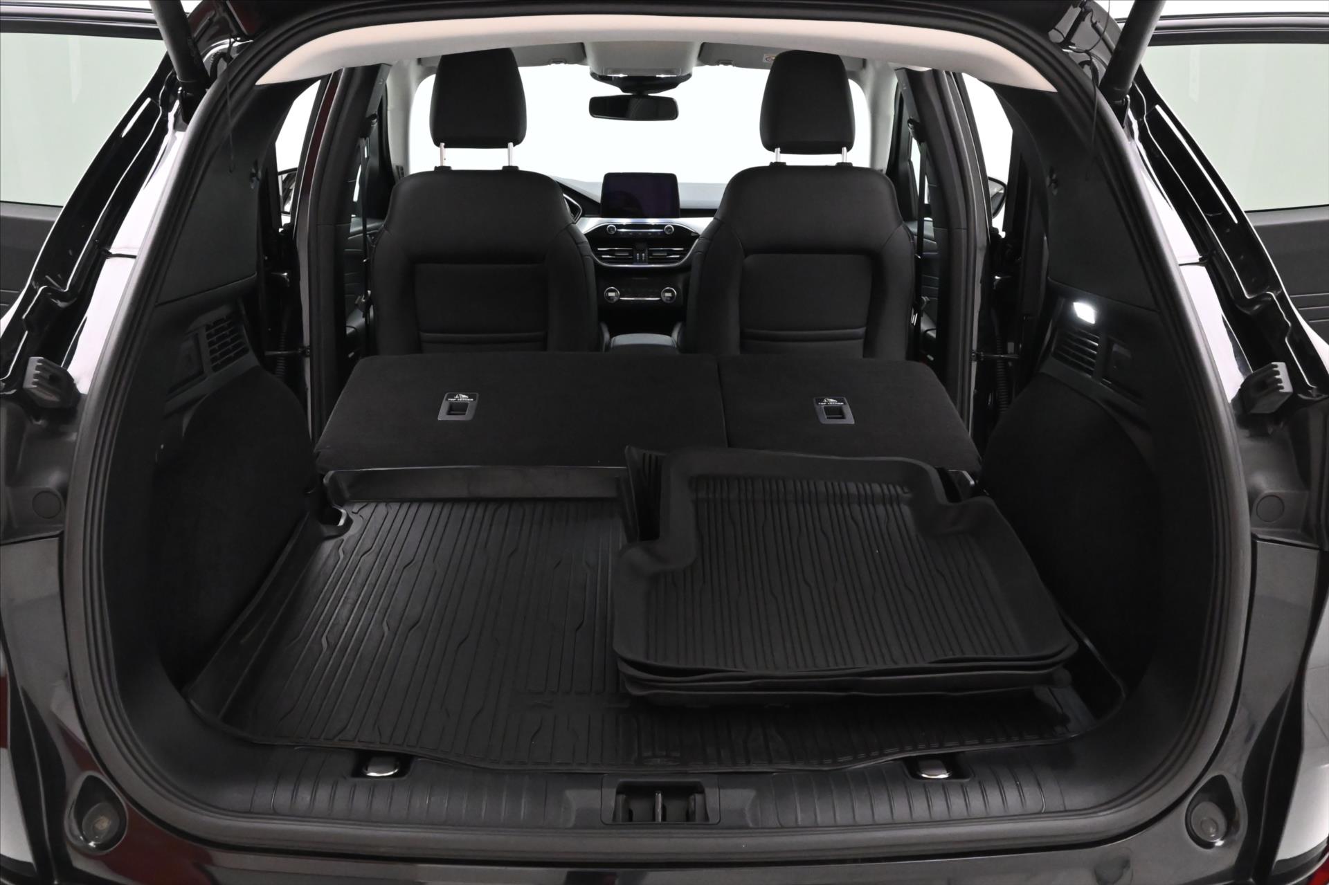 Hlavní fotografie vozu Ford Kuga 2,0 EcoBlue 140 kW AT8 AWD Záruka až 5 let (11)