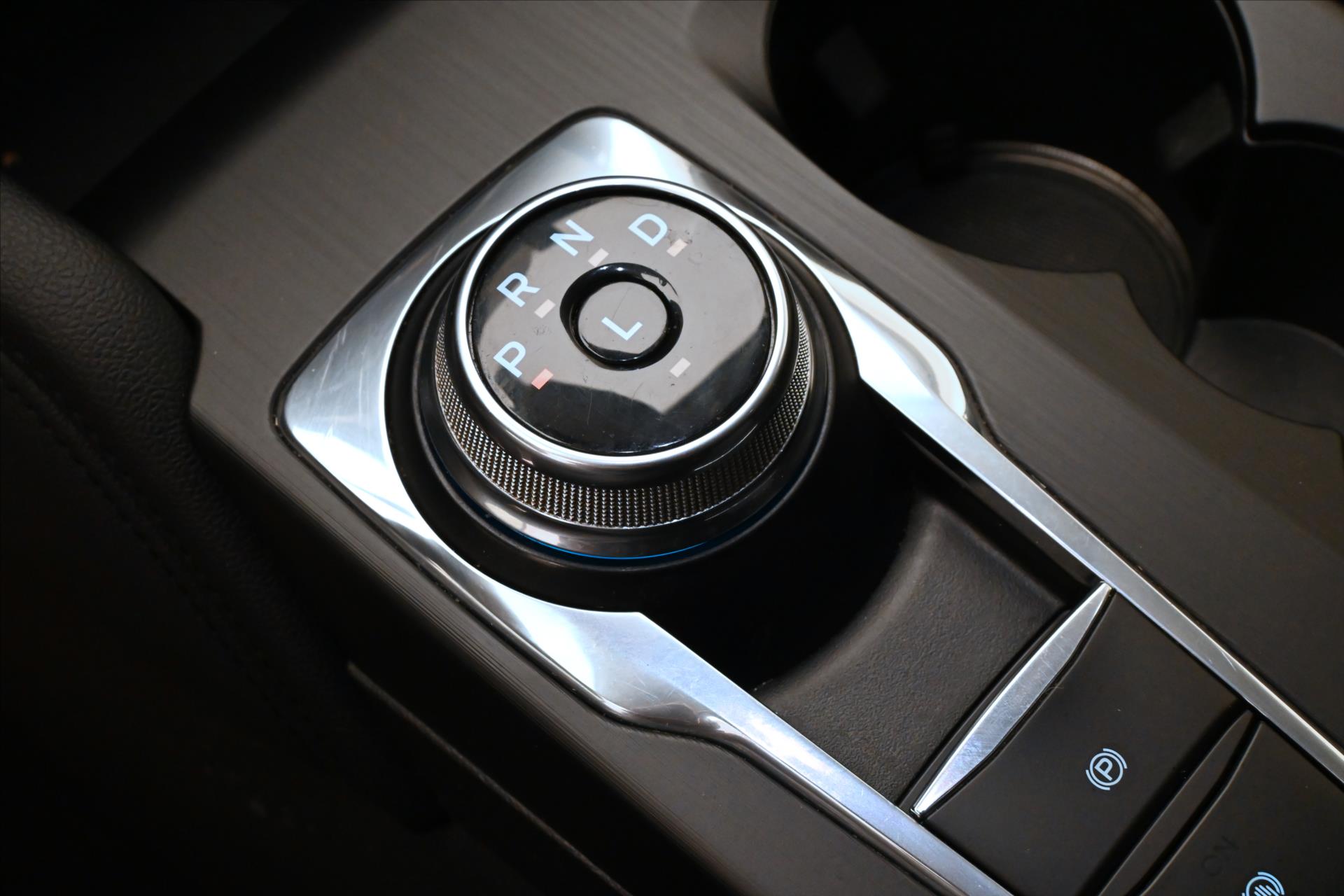 Hlavní fotografie vozu Ford Kuga 2,0 EcoBlue 140 kW AT8 AWD Záruka až 5 let (22)