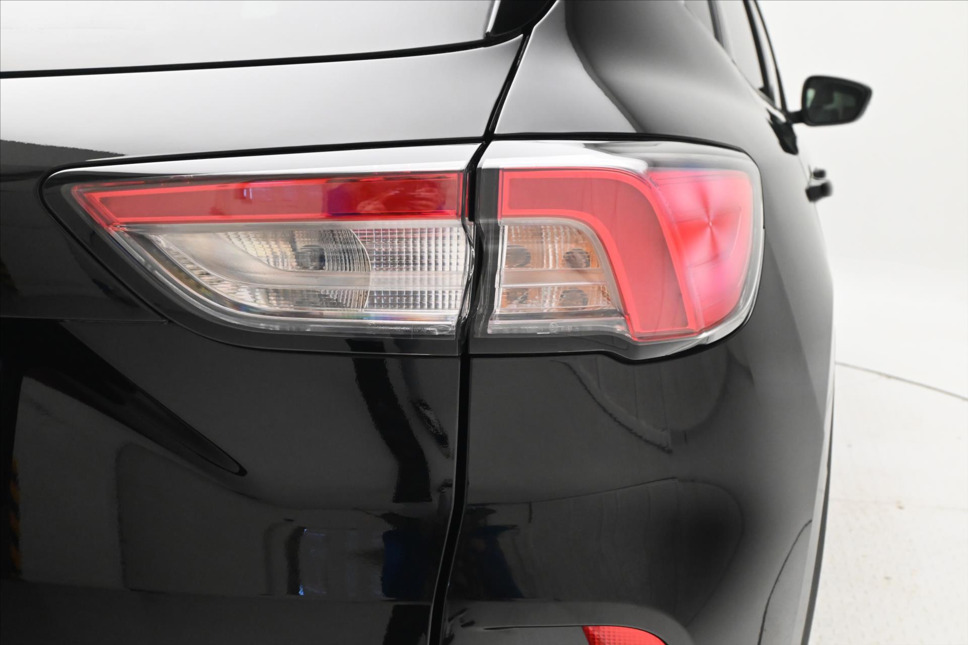 Hlavní fotografie vozu Ford Kuga 2,0 EcoBlue 140 kW AT8 AWD Záruka až 5 let (30)