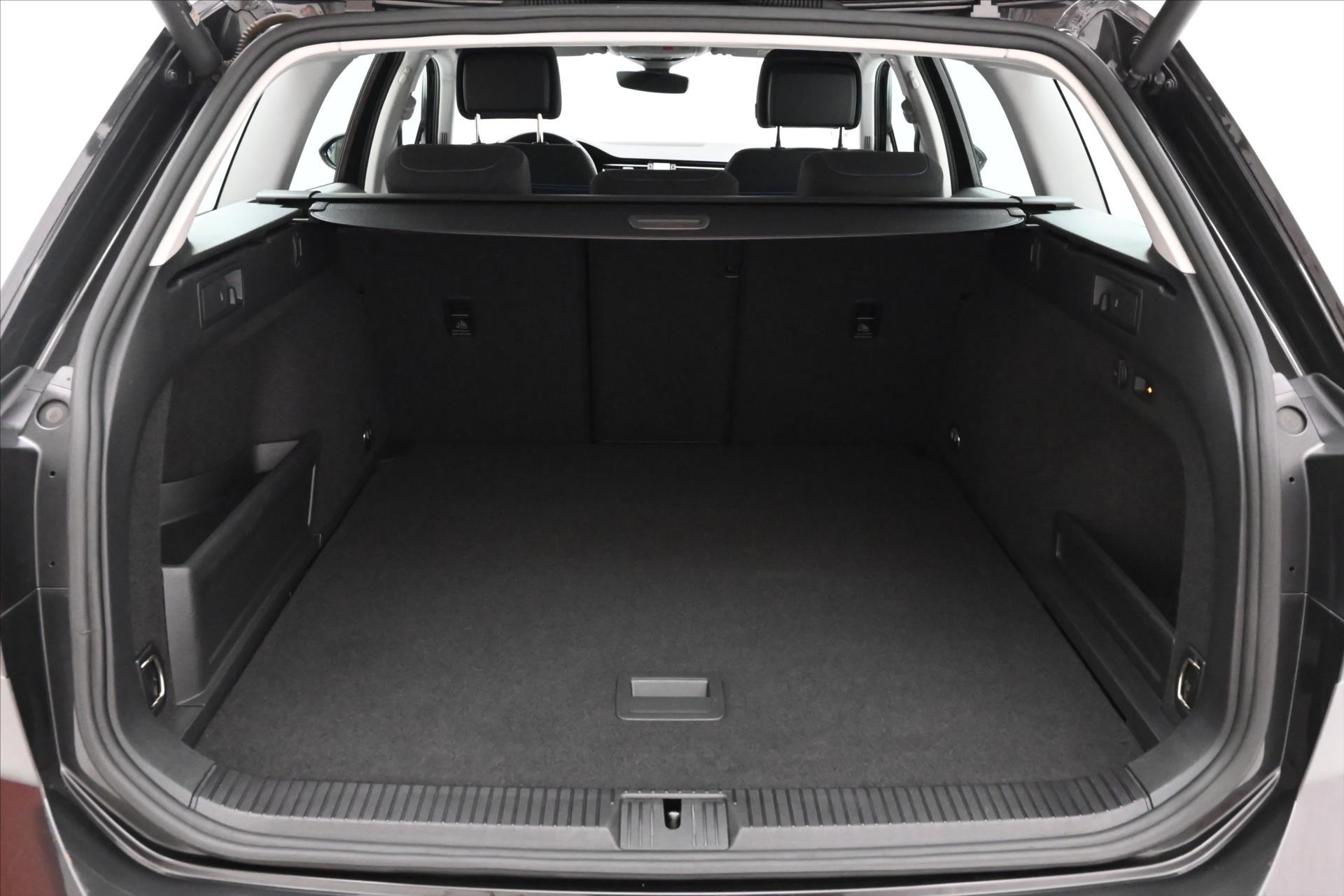 Hlavní fotografie vozu Volkswagen Passat 1,4 GTE 160 kW DSG Sport Záruka až 5 let (10)