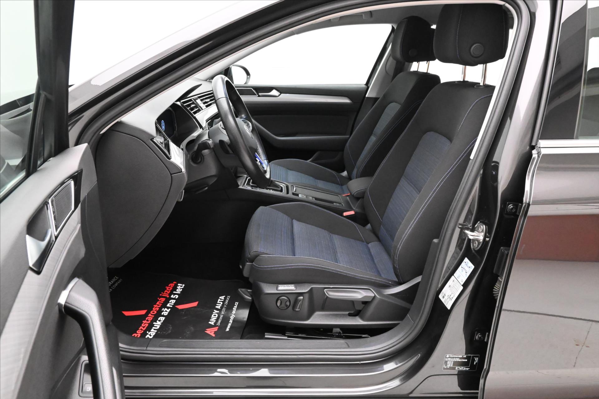 Hlavní fotografie vozu Volkswagen Passat 1,4 GTE 160 kW DSG Sport Záruka až 5 let (13)