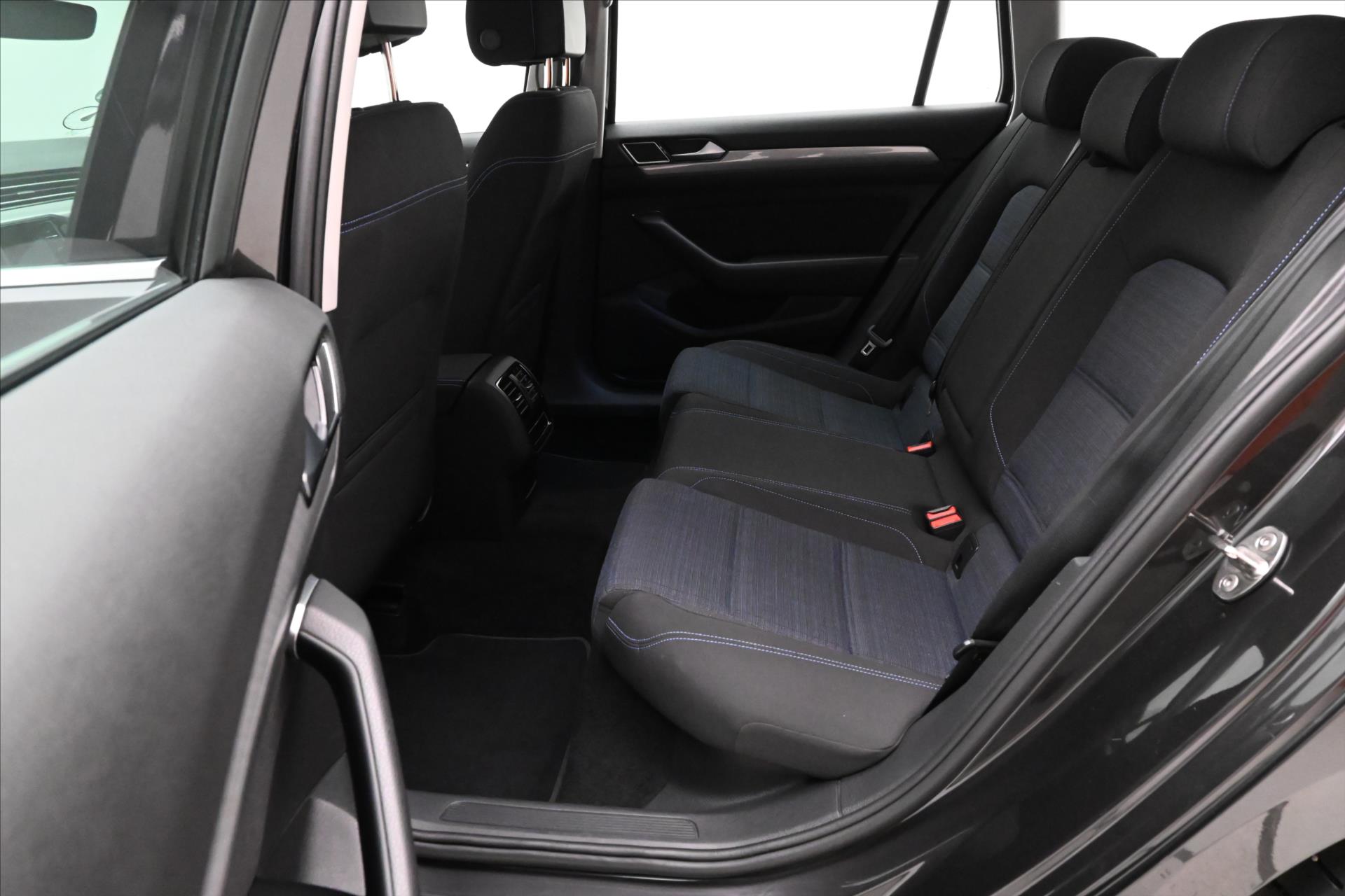 Main photo of the car Volkswagen Passat 1.4 GTE 160 kW DSG Sport Warranty up to 5 years (14)