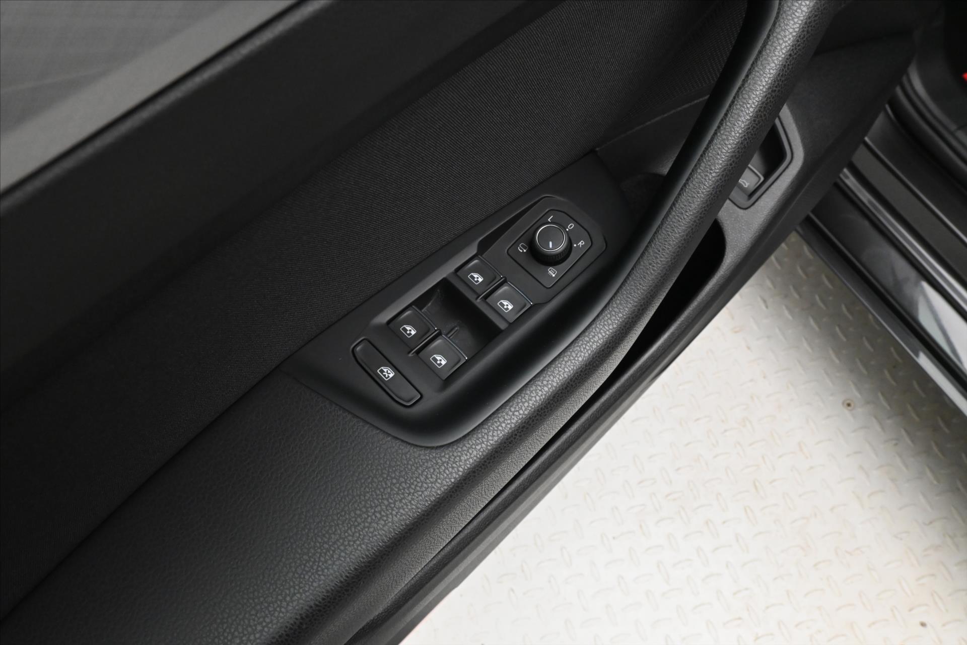 Main photo of the car Volkswagen Passat 1.4 GTE 160 kW DSG Sport Warranty up to 5 years (26)