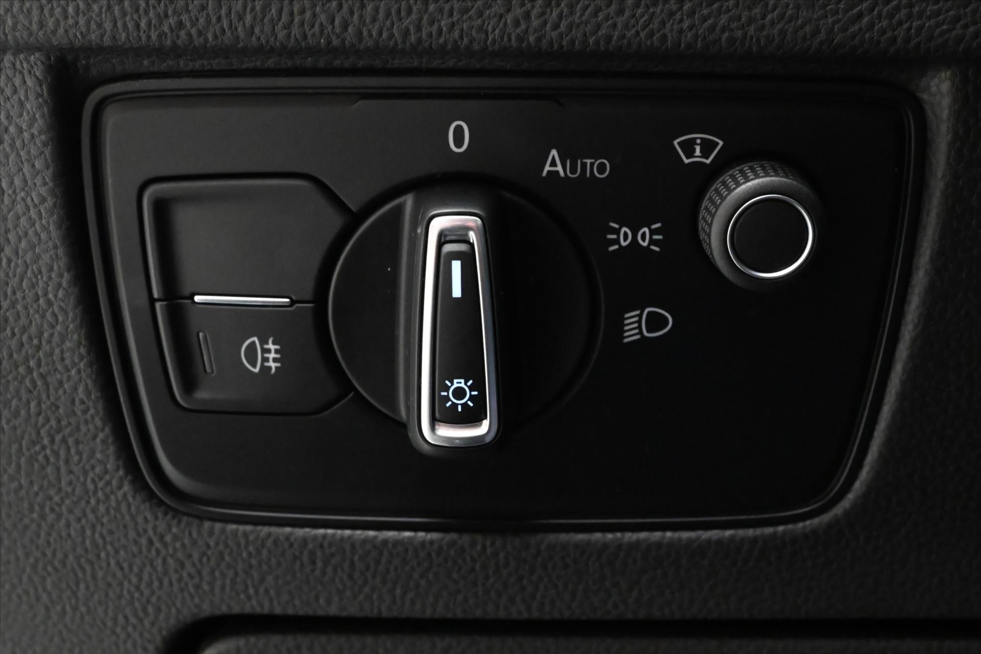 Hlavní fotografie vozu Volkswagen Passat 1,4 GTE 160 kW DSG Sport Záruka až 5 let (27)