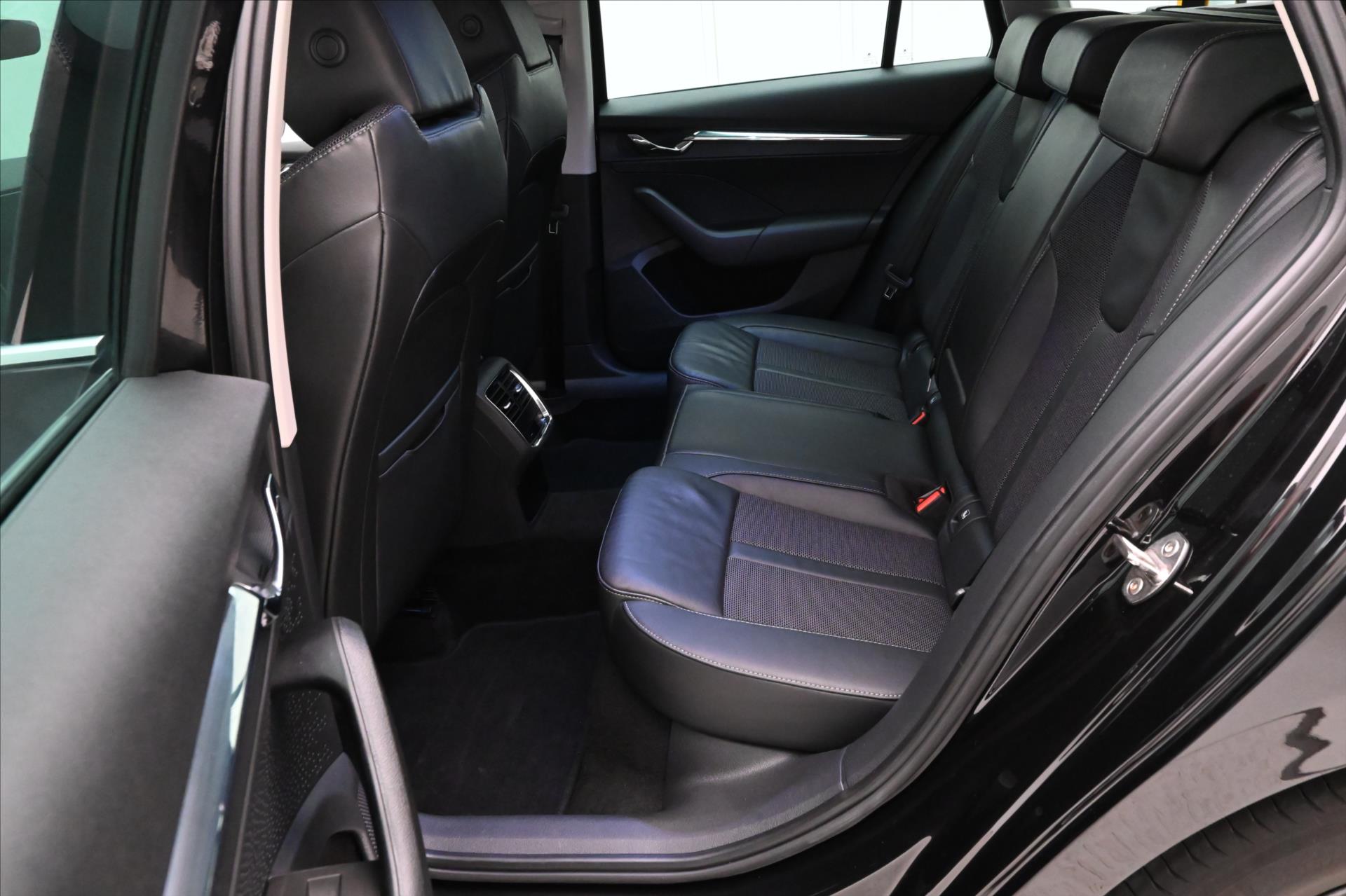 Hlavní fotografie vozu Škoda Octavia 2,0 TDI 110 kW DSG Style Záruka až 5 let (14)