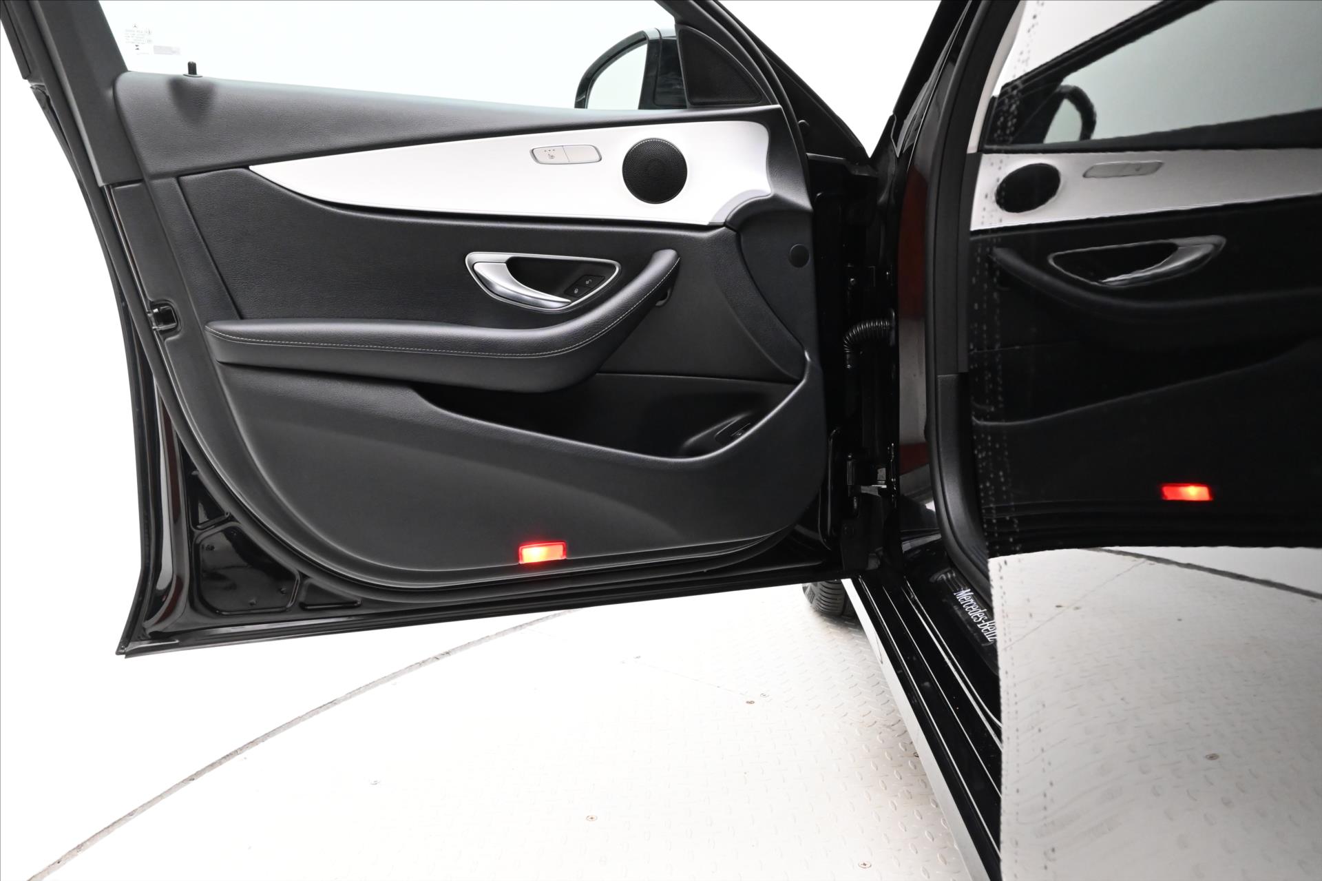 Hlavní fotografie vozu Mercedes-Benz Třídy E 2,0 220d 147 kW 9G-Tronic Avantgarde Záruka až 5 let (22)