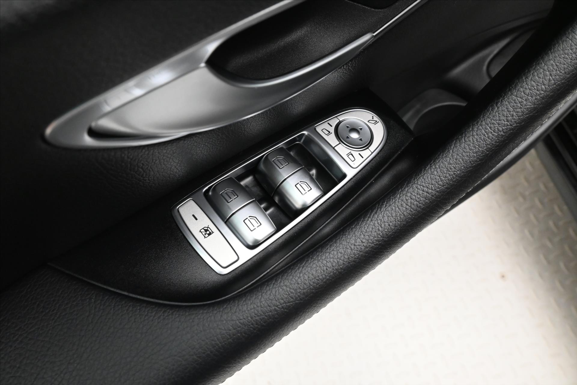 Hlavní fotografie vozu Mercedes-Benz Třídy E 2,0 220d 147 kW 9G-Tronic Avantgarde Záruka až 5 let (23)