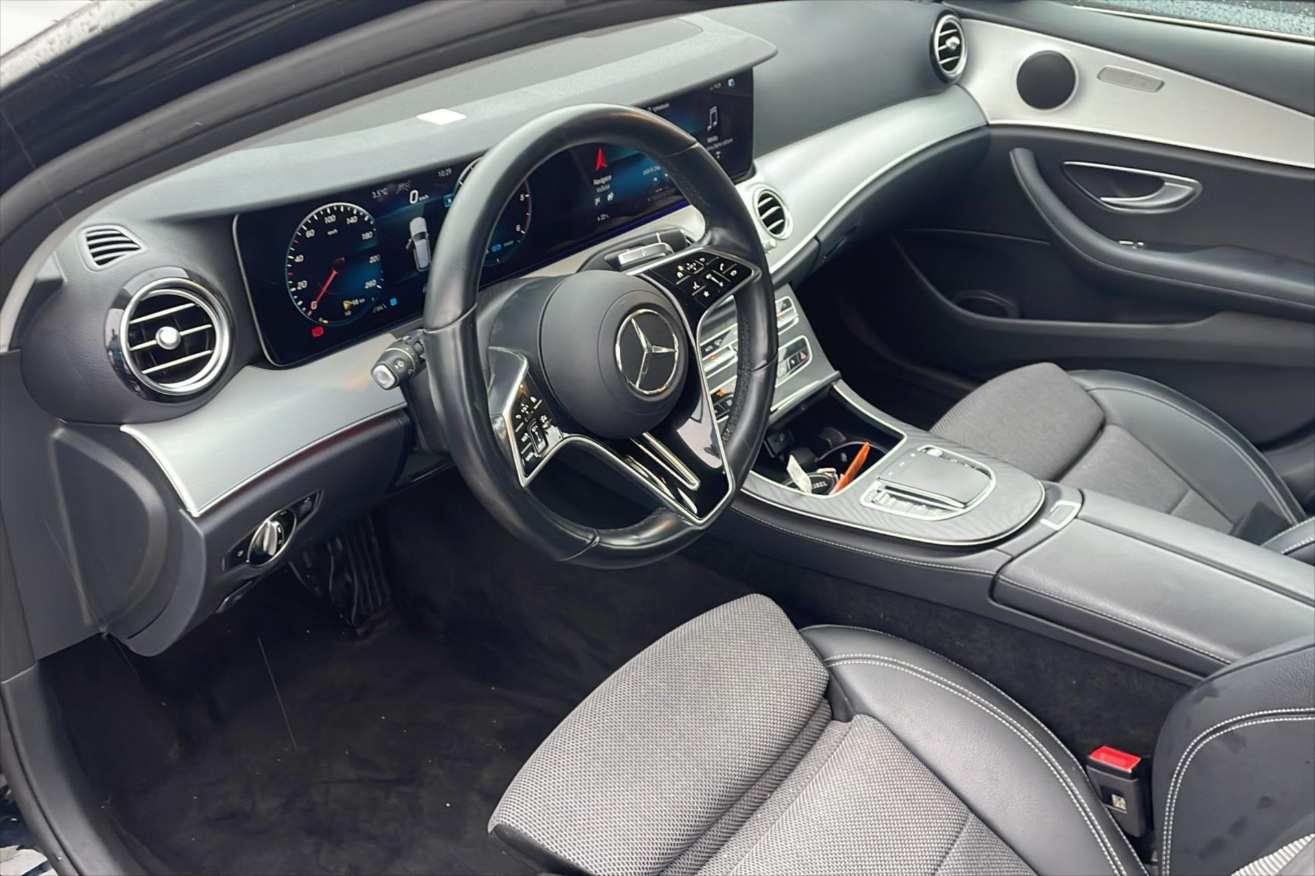 Hlavní fotografie vozu Mercedes-Benz Třídy E 2,0 220d 147kW 9G-TRONIC VŮZ PŘIPRAVUJEME K PRODEJI (1)