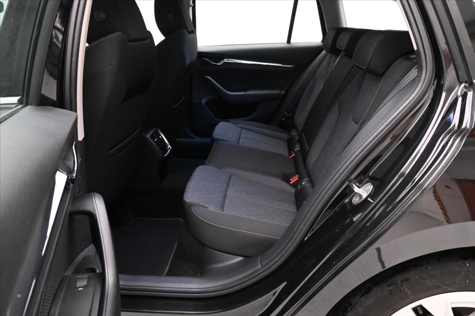 Hlavní fotografie vozu Škoda Octavia 2,0 TDI 110 kW DSG Style Záruka až 5 let (14)