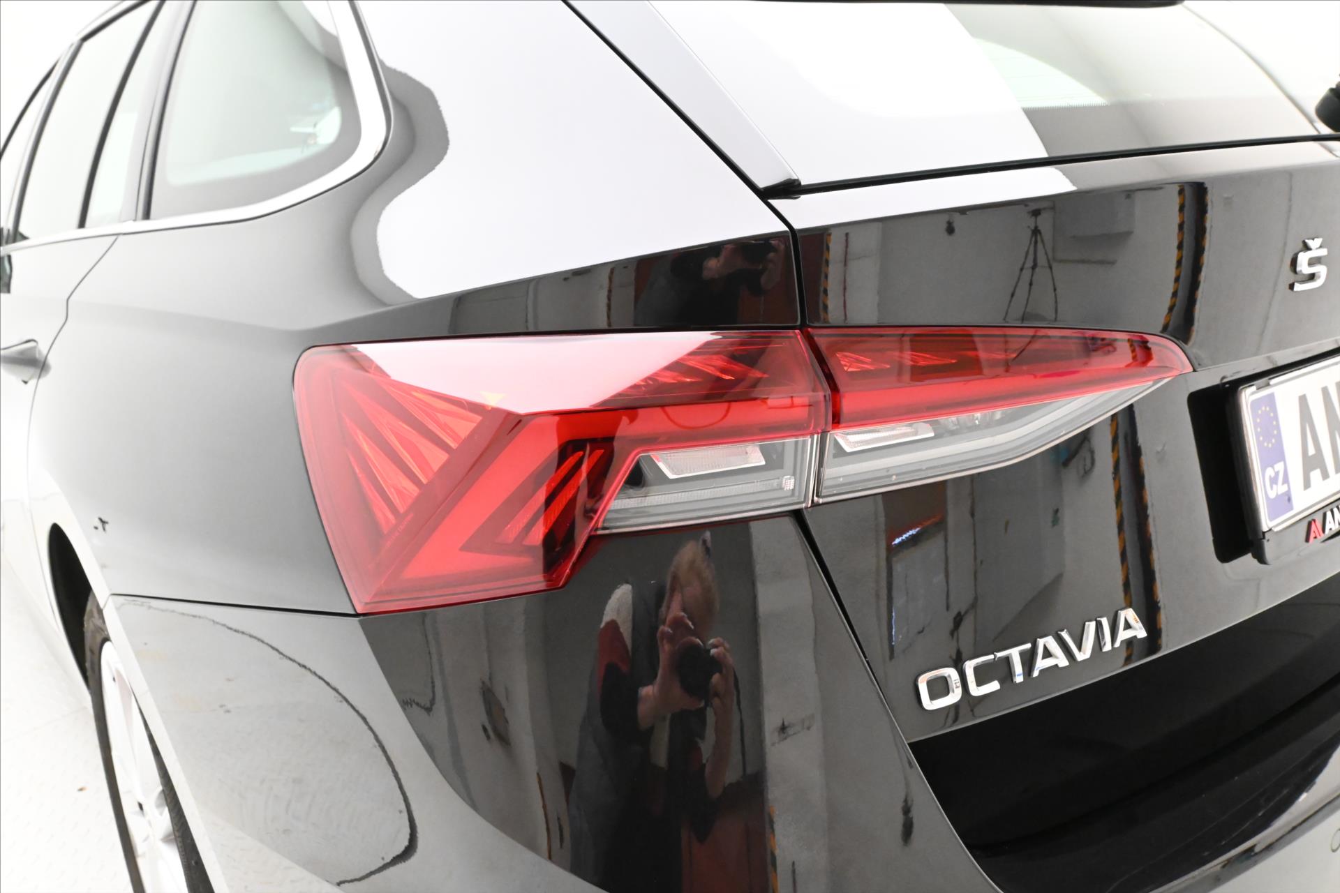 Hlavní fotografie vozu Škoda Octavia 2,0 TDI 110kW DSG Style Záruka až 5 let (31)