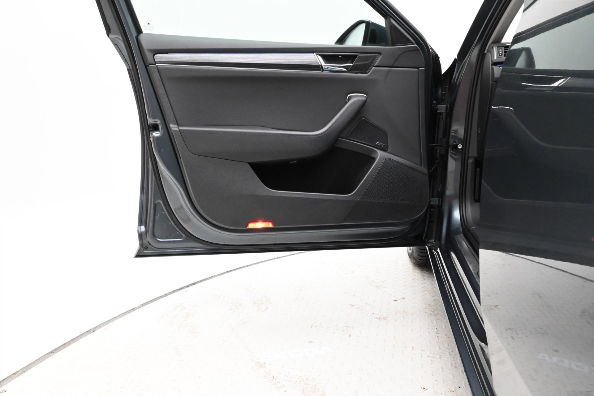 Main photo of the car Skoda Superb 1.4 TSI iV 160 kW DSG Style Warranty up to 5 years (26)