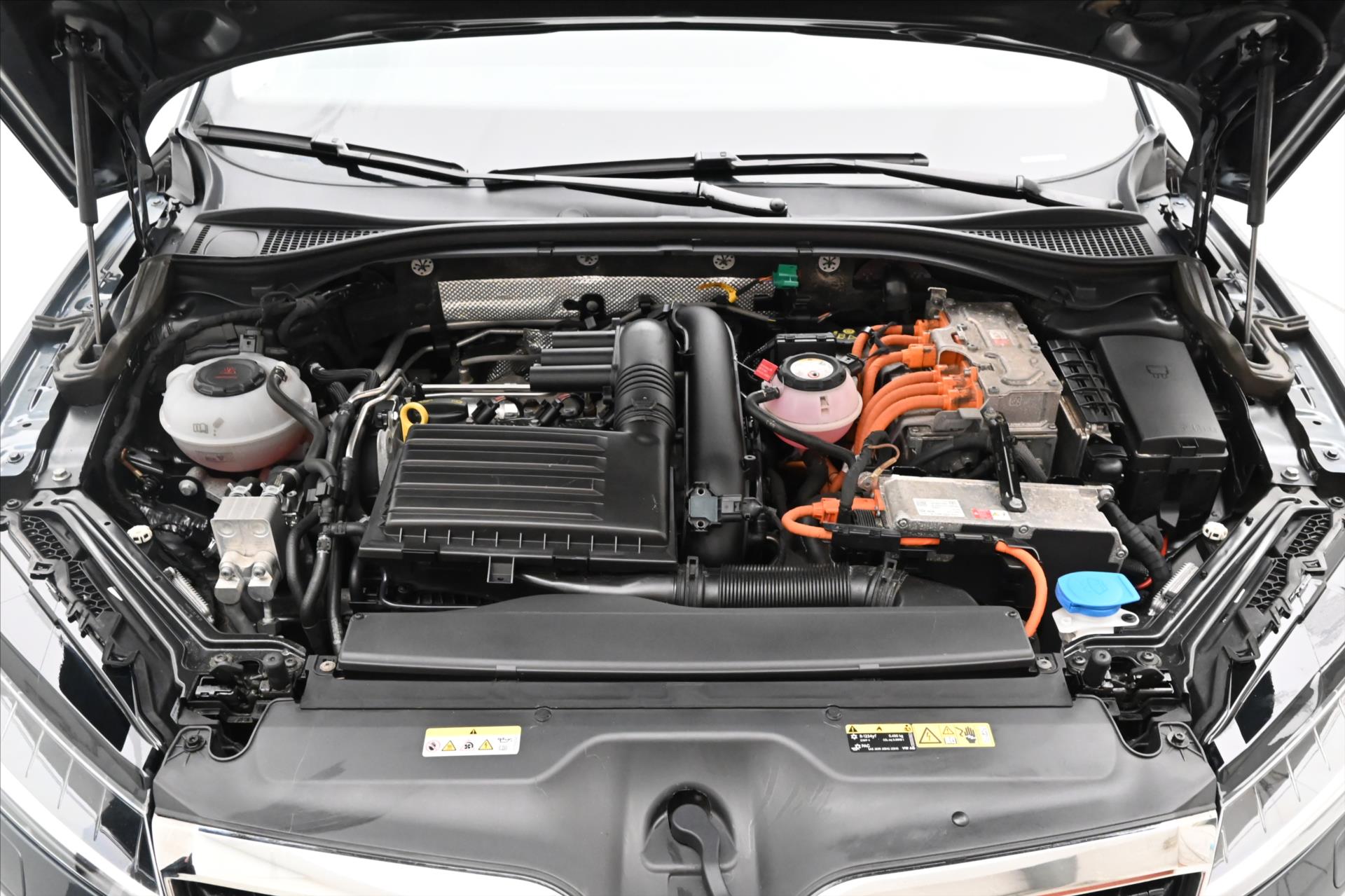 Main photo of the car Skoda Superb 1.4 TSI iV 160 kW DSG Style Warranty up to 5 years (9)