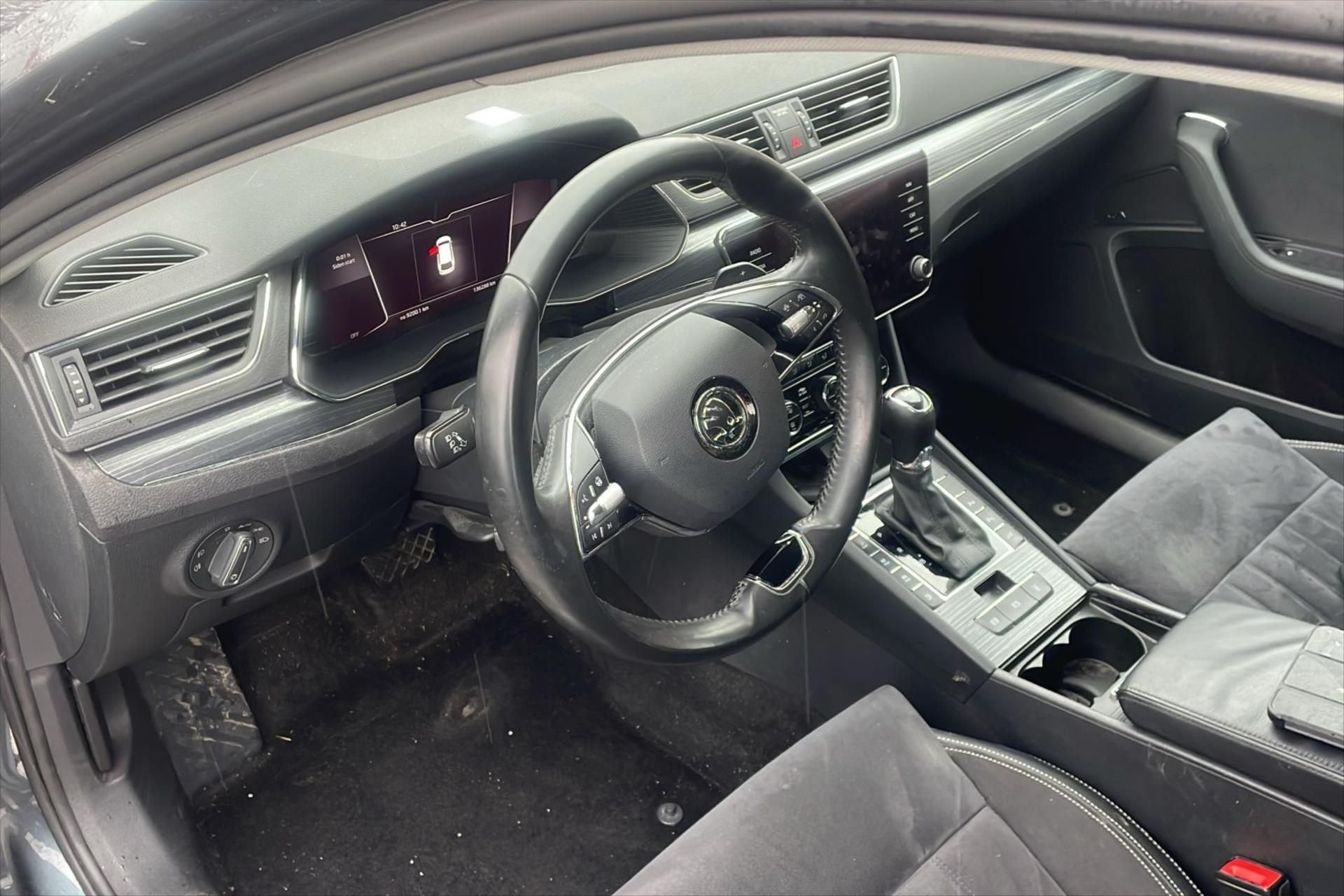 Hlavní fotografie vozu Škoda Superb 1,4 TSI iV 160kW DSG VŮZ PŘIPRAVIJEME K PRODEJI (1)