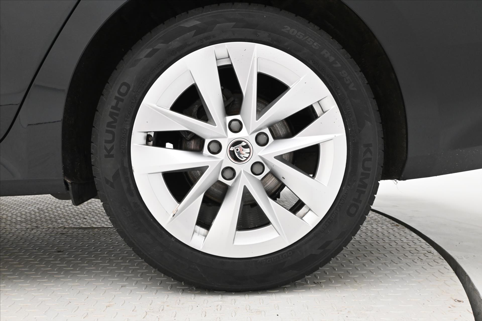 Main photo of the car Skoda Octavia 1.5 TSI 110 kW Style Warranty up to 5 years (32)