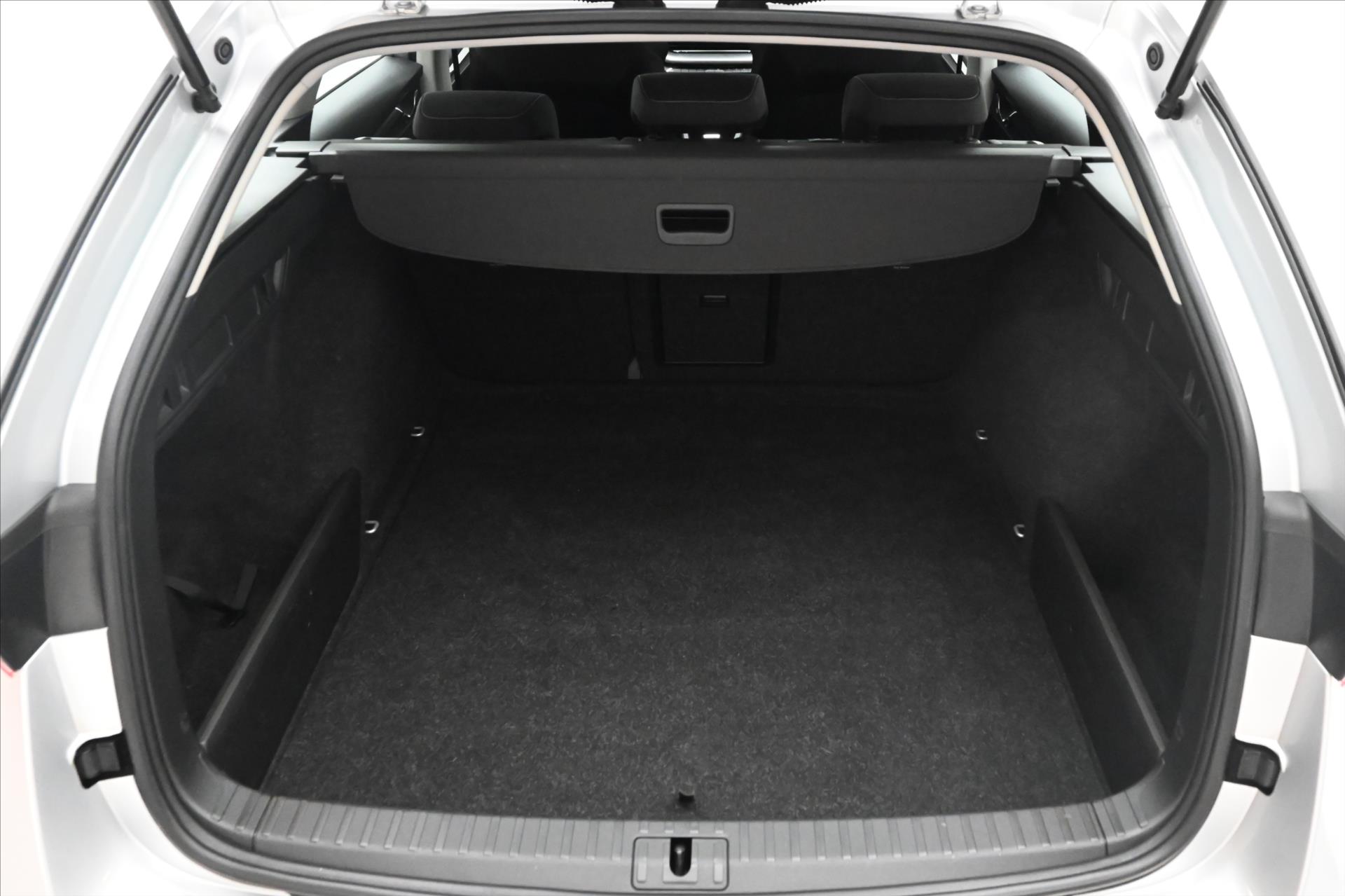 Hlavní fotografie vozu Škoda Octavia 2,0 TDI 110kW DSG Ambition Záruka až 5 let (10)