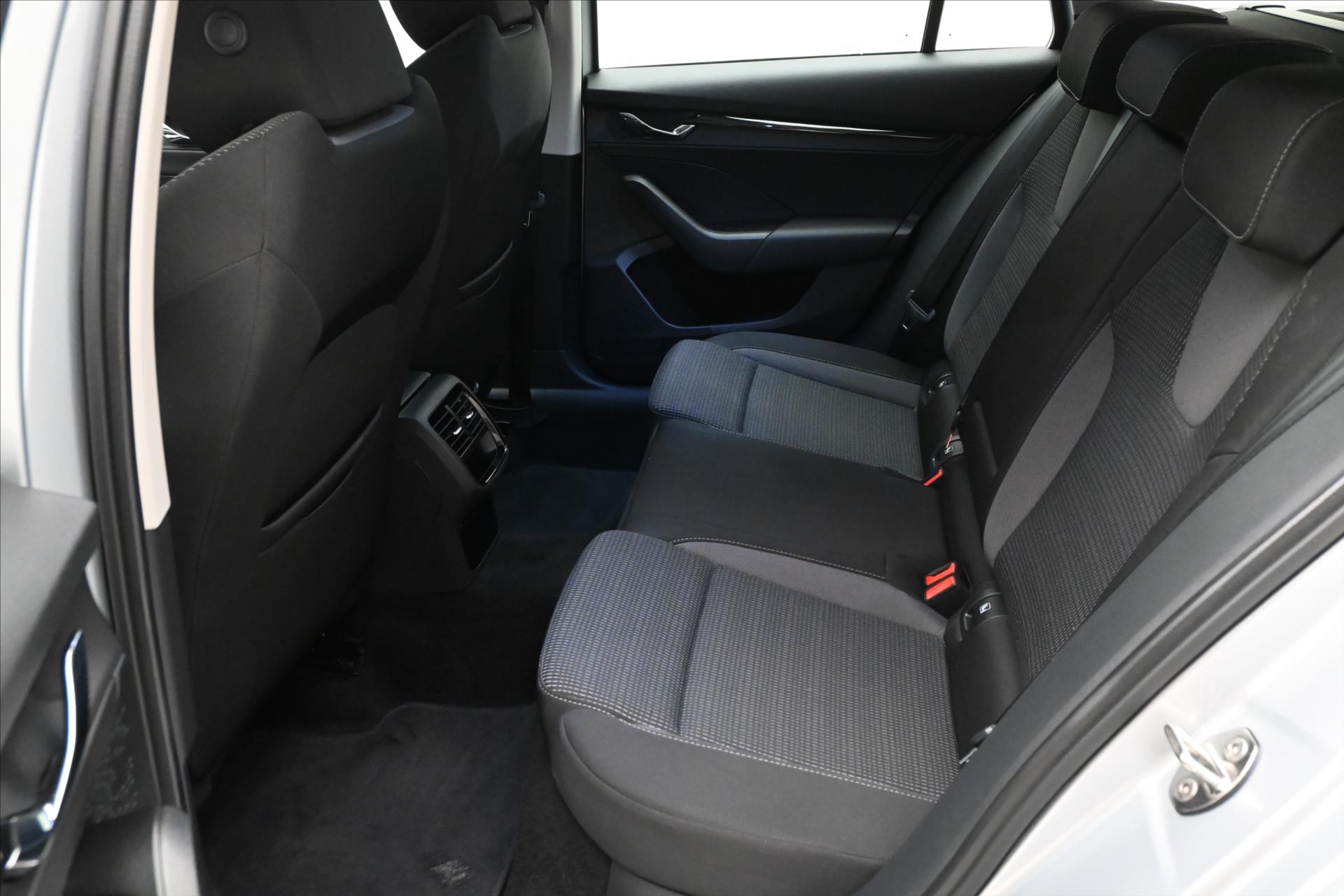 Hlavní fotografie vozu Škoda Octavia 2,0 TDI 110kW DSG Ambition Záruka až 5 let (14)