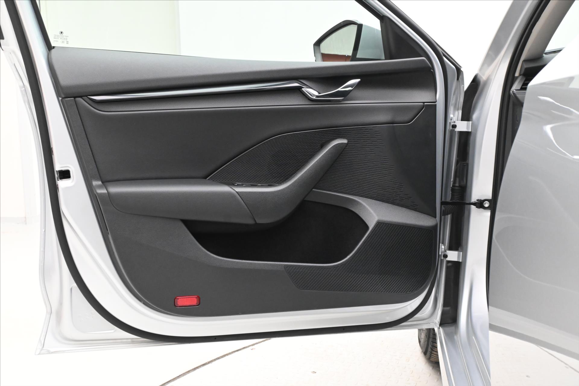 Hlavní fotografie vozu Škoda Octavia 2,0 TDI 110kW DSG Ambition Záruka až 5 let (24)