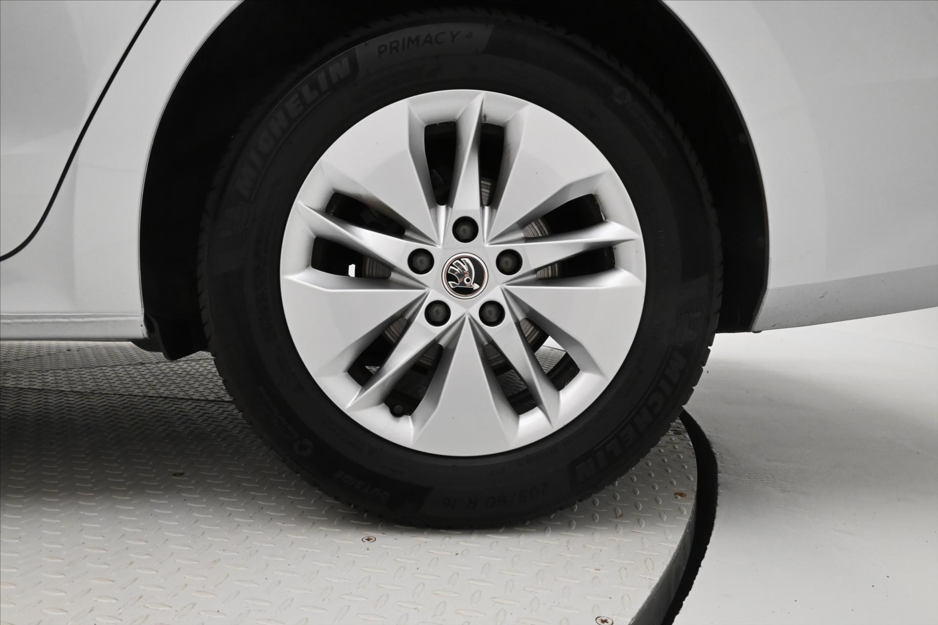 Hlavní fotografie vozu Škoda Octavia 2,0 TDI 110kW DSG Ambition Záruka až 5 let (30)