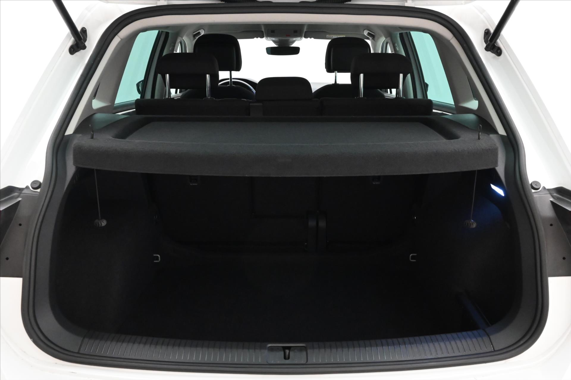 Hlavní fotografie vozu Volkswagen Tiguan 2,0 TDI 110 kW DSG Life Záruka až 5 let (10)