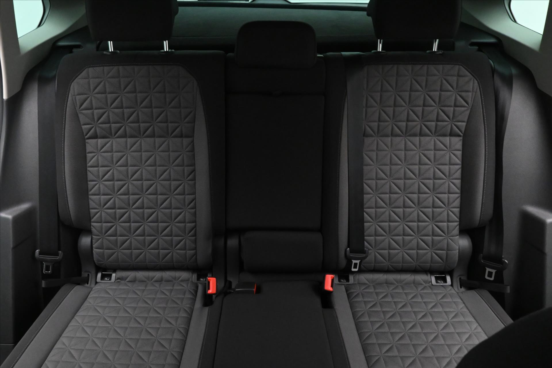 Hlavní fotografie vozu Volkswagen Tiguan 2,0 TDI 110 kW DSG Life Záruka až 5 let (27)