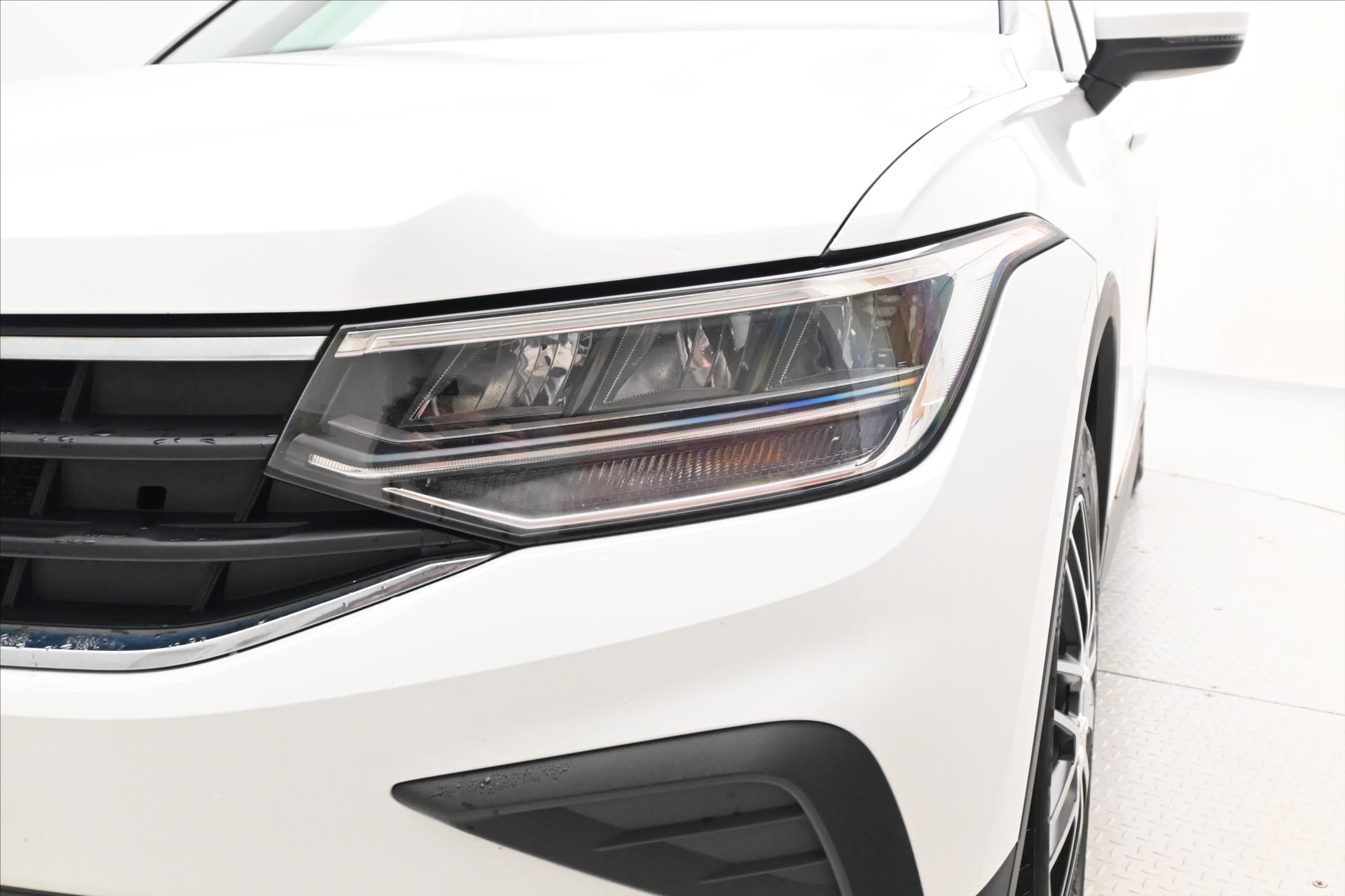 Hlavní fotografie vozu Volkswagen Tiguan 2,0 TDI 110 kW DSG Life Záruka až 5 let (28)