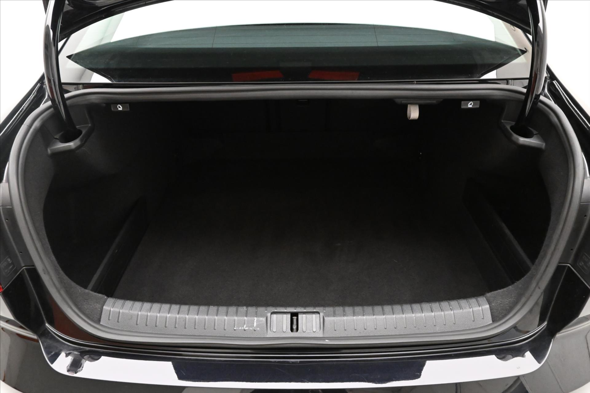 Hlavní fotografie vozu Volkswagen Passat 2,0 TDI 110 kW Business Záruka až 5 let (10)