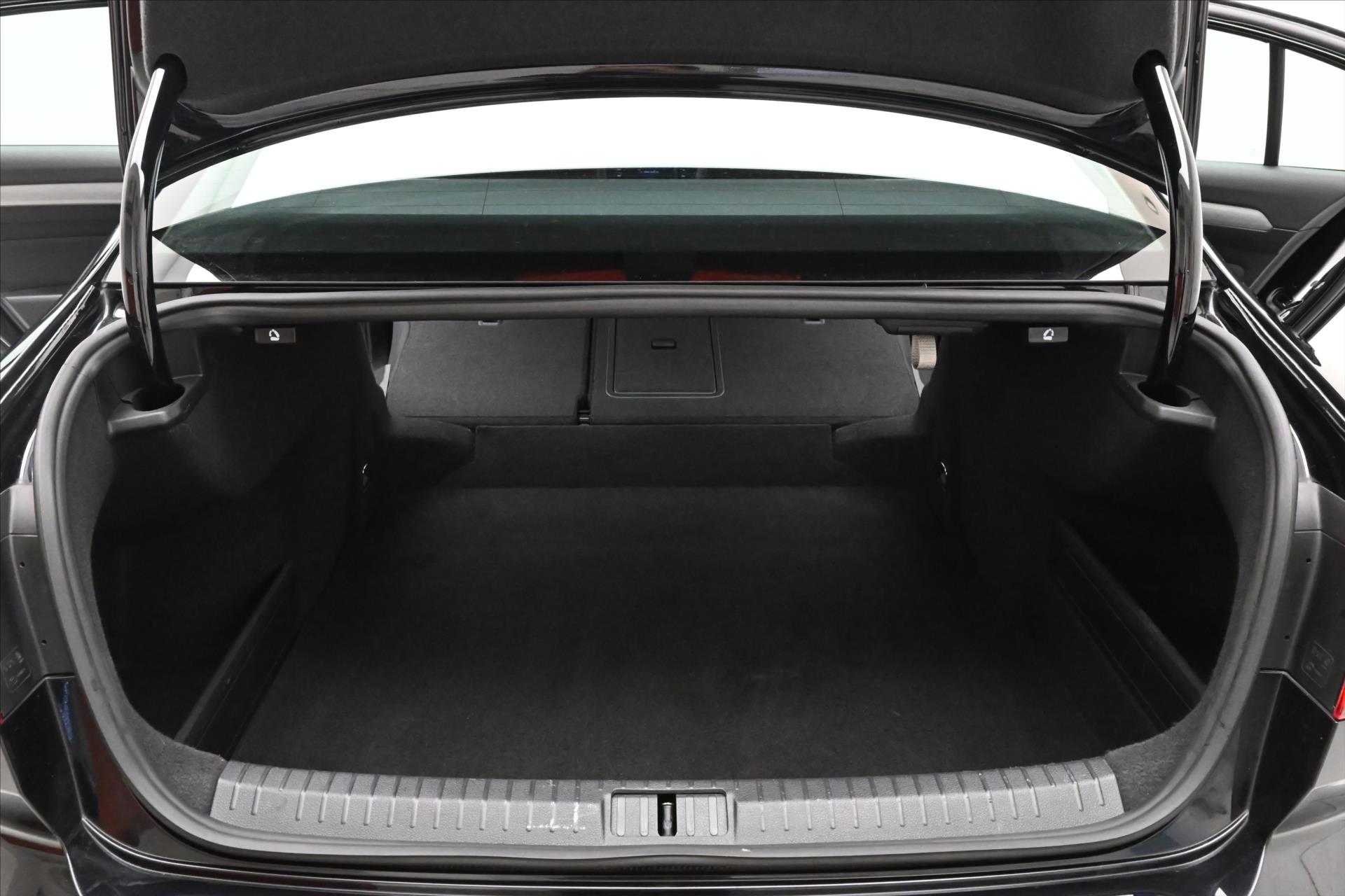 Hlavní fotografie vozu Volkswagen Passat 2,0 TDI 110 kW Business Záruka až 5 let (11)