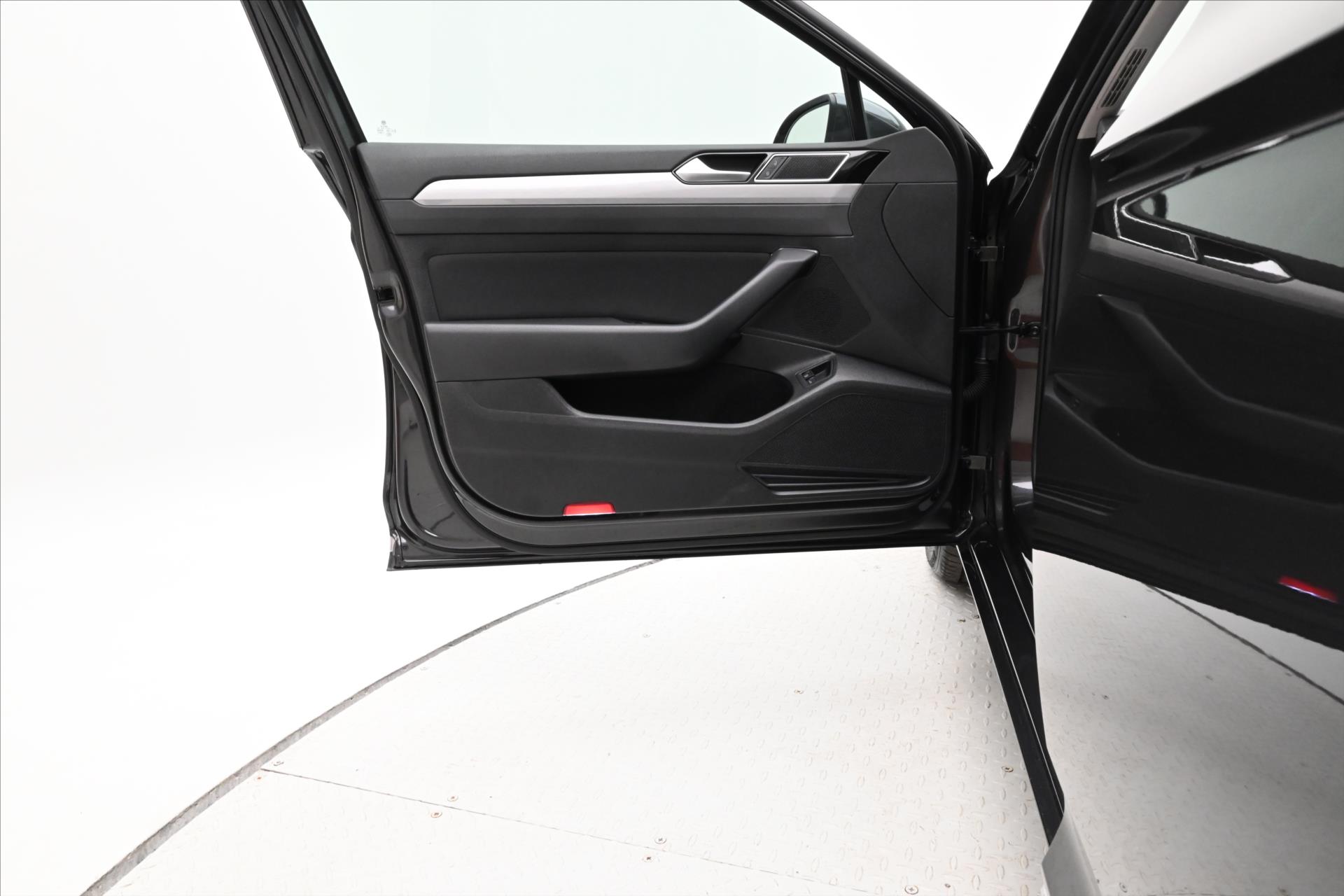 Hlavní fotografie vozu Volkswagen Passat 2,0 TDI 110 kW Business Záruka až 5 let (24)