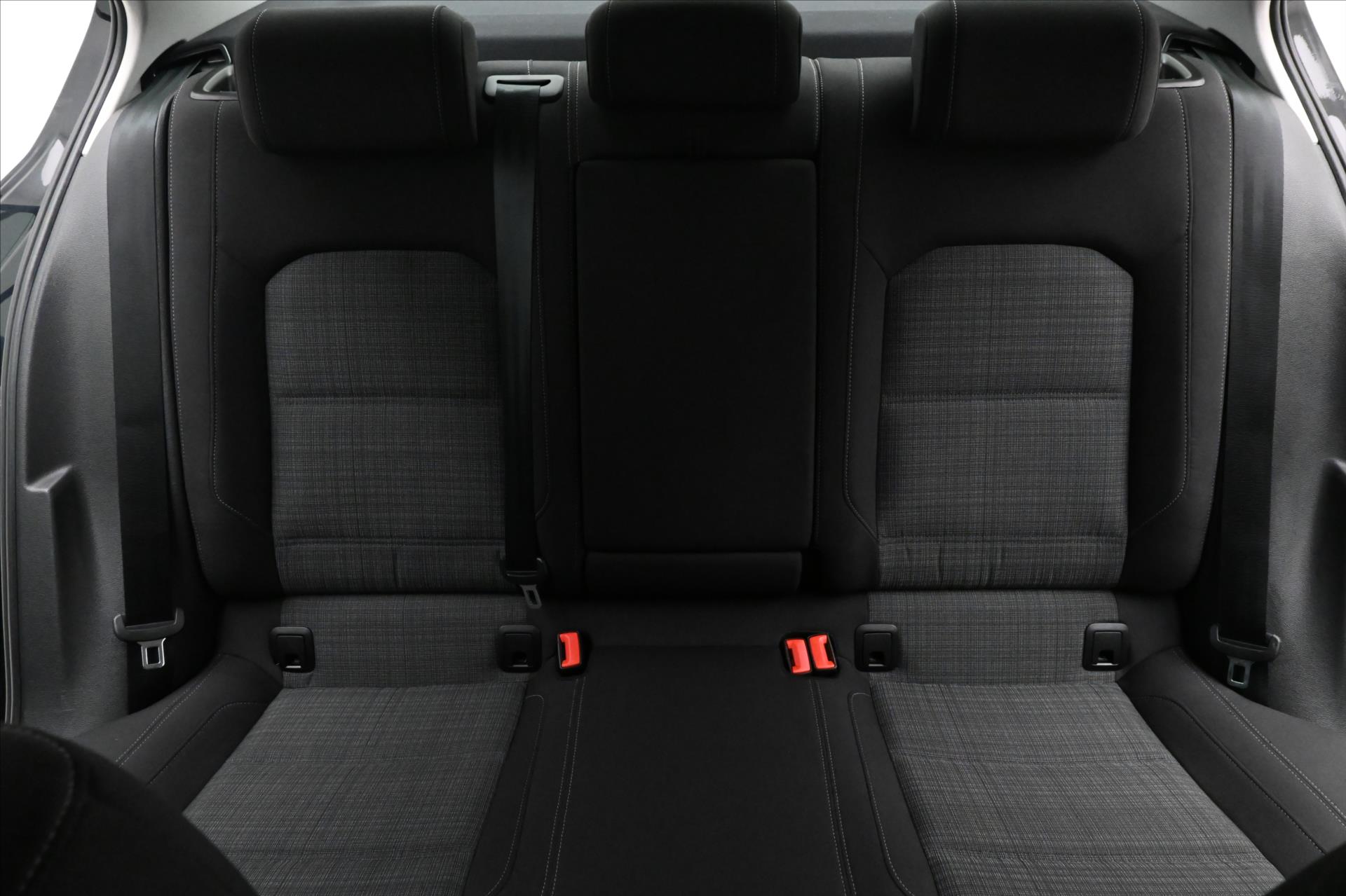 Hlavní fotografie vozu Volkswagen Passat 2,0 TDI 110 kW Business Záruka až 5 let (28)