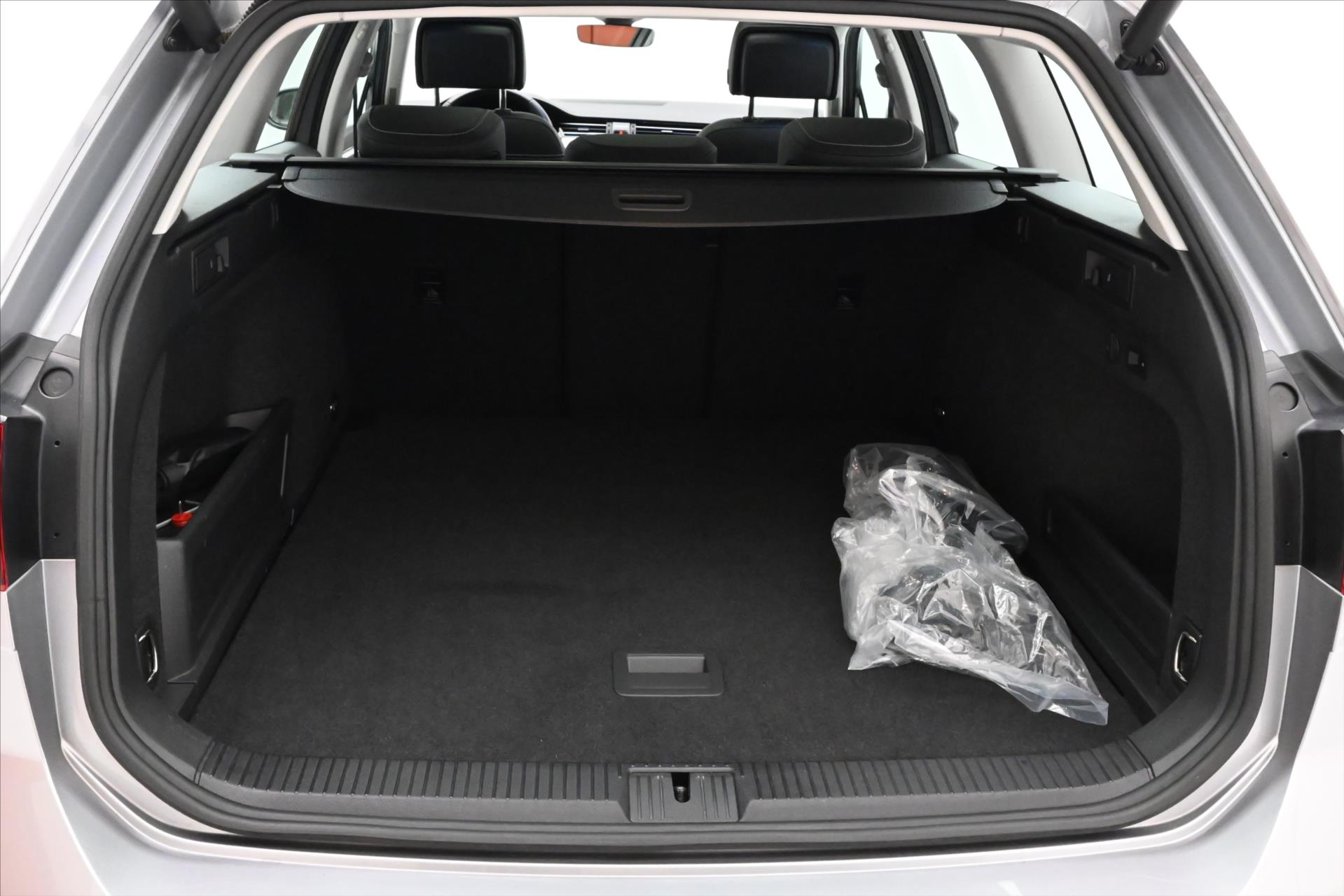 Hlavní fotografie vozu Volkswagen Passat 1,4 GTE 160kW PHEV DSG Záruka až 5 let (10)