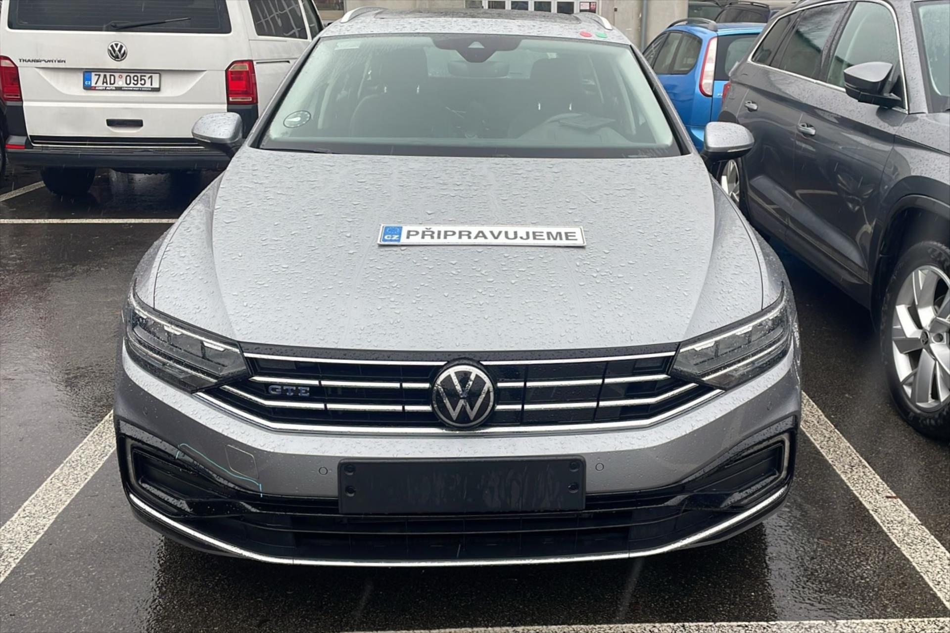 Volkswagen Passat 1,4 TSI Hybrid 160kW GTE DSG VŮZ PŘIPRAVUJEME K PRO