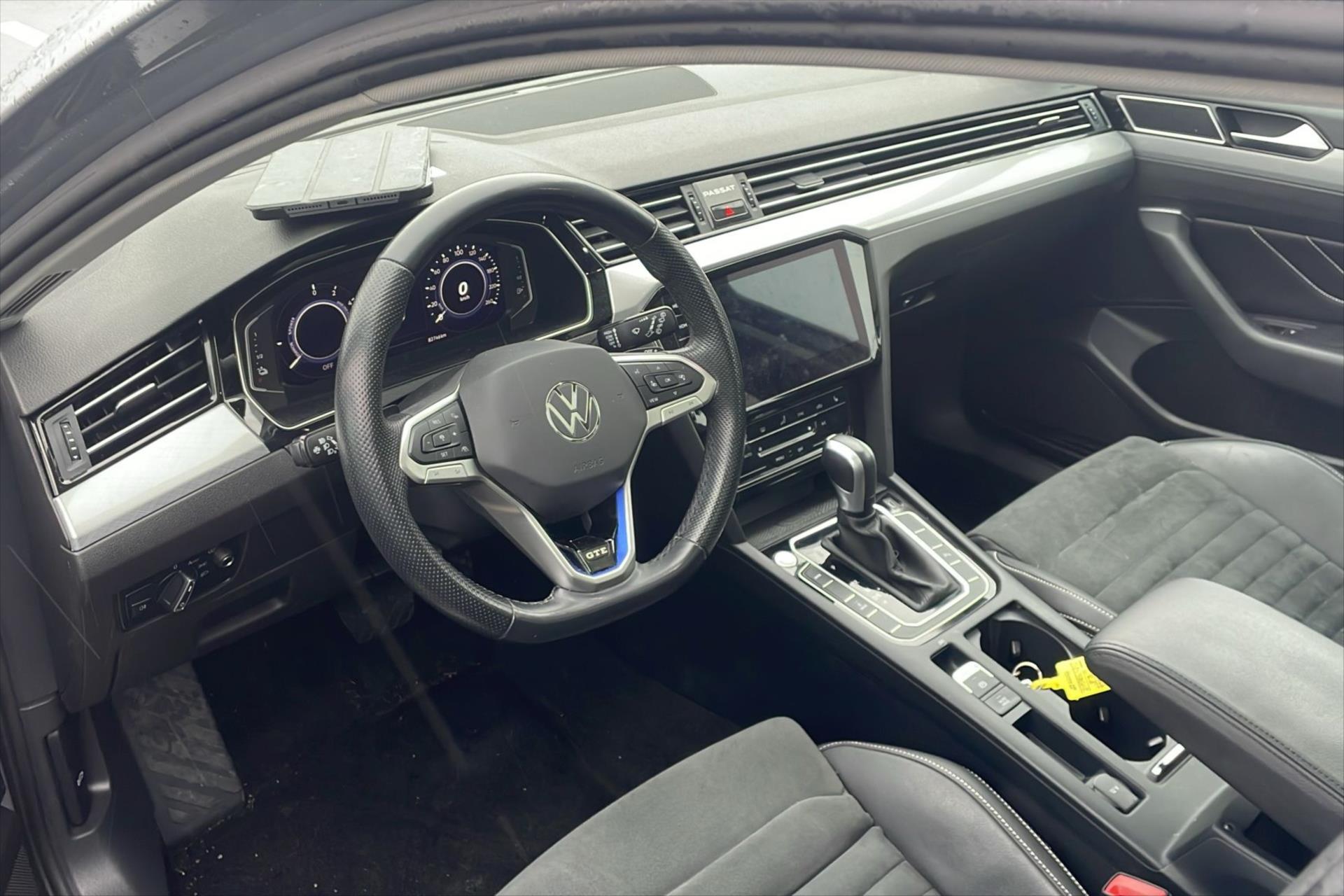 Hlavní fotografie vozu Volkswagen Passat 1,4 TSI Hybrid 160kW GTE DSG VŮZ PŘIPRAVUJEME K PRO (1)