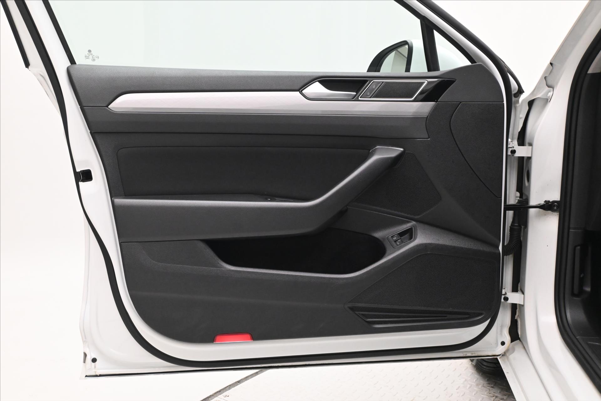 Hlavní fotografie vozu Volkswagen Passat 1,4 GTE 160 kW DSG Plug-IN Hybrid Záruka až 5 let (23)