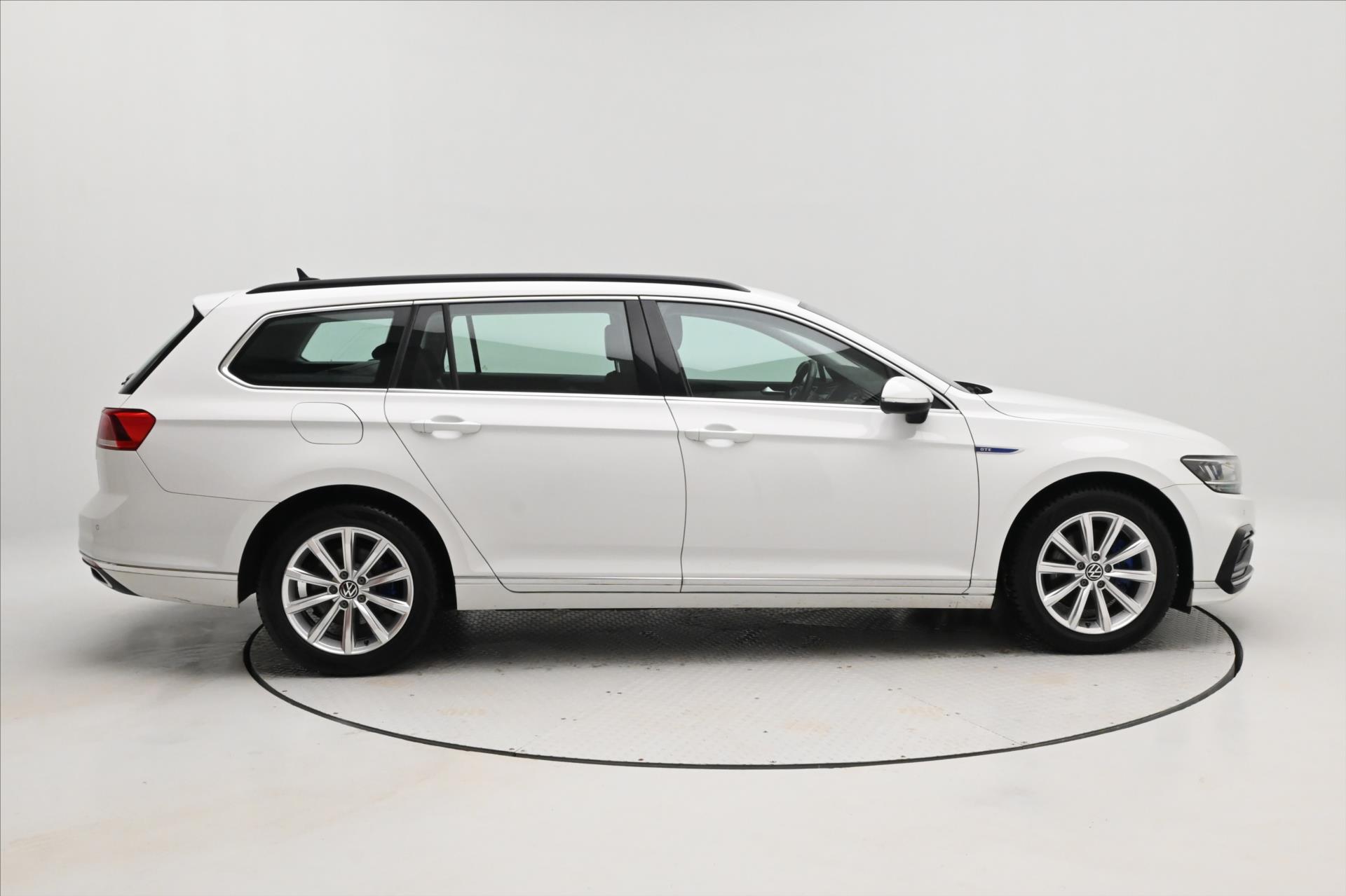 Hlavní fotografie vozu Volkswagen Passat 1,4 GTE 160 kW DSG Plug-IN Hybrid Záruka až 5 let (4)