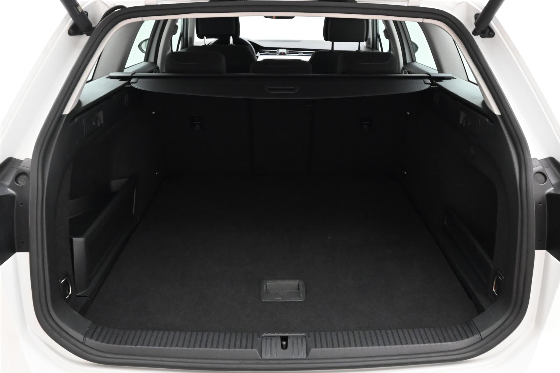 Hlavní fotografie vozu Volkswagen Passat 1,4 GTE 160 kW PHEV DSG Záruka až 5 let (10)