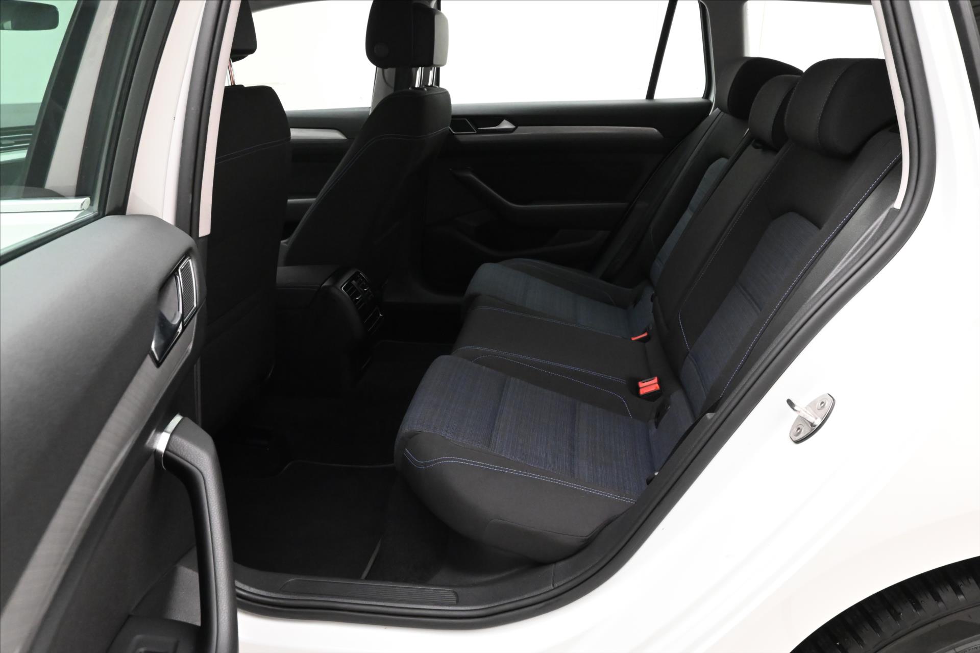 Hlavní fotografie vozu Volkswagen Passat 1,4 GTE 160 kW PHEV DSG Záruka až 5 let (14)