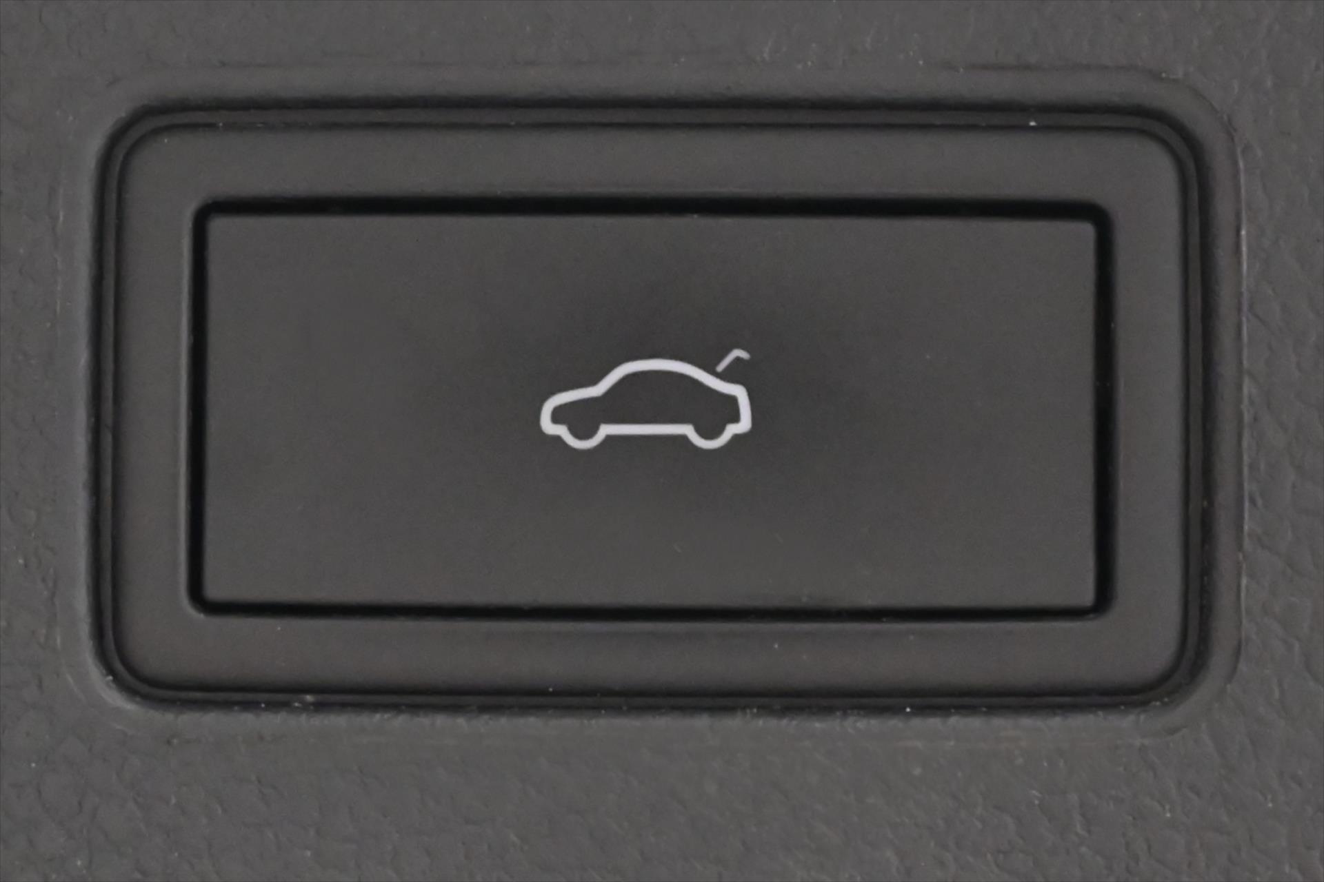 Hlavní fotografie vozu Volkswagen Passat 1,4 GTE 160 kW PHEV DSG Záruka až 5 let (26)