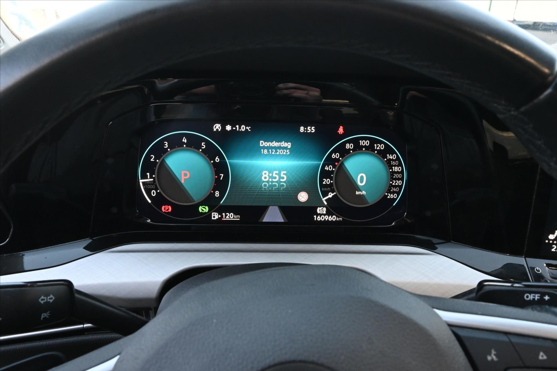 Hlavní fotografie vozu Volkswagen Golf 1,5 eTSI 96 kW DSG Life Business VŮZ PŘIPRAVUJEME K PR (4)