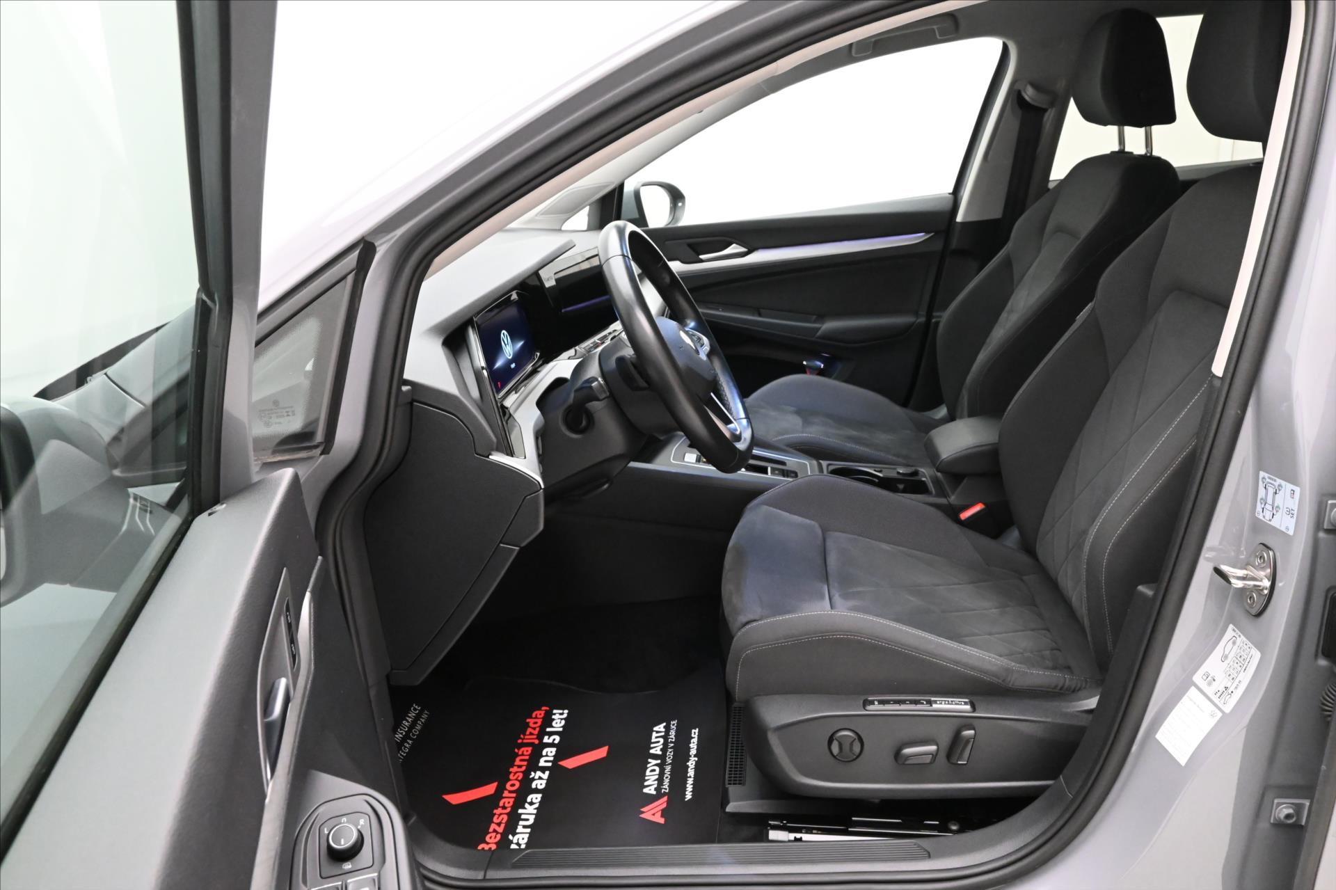 Hlavní fotografie vozu Volkswagen Golf 1,5 eTSI 96 kW DSG Life Business Záruka až 5 let (13)