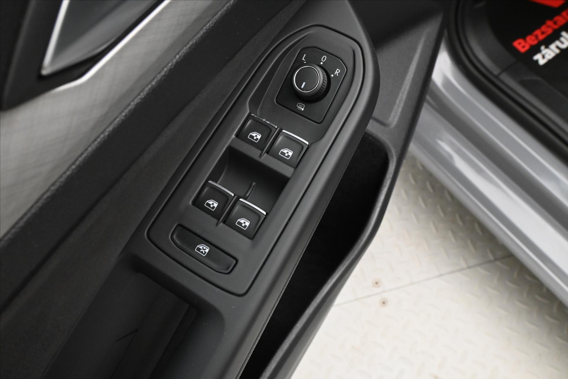 Hlavní fotografie vozu Volkswagen Golf 1,5 eTSI 96 kW DSG Life Business Záruka až 5 let (23)