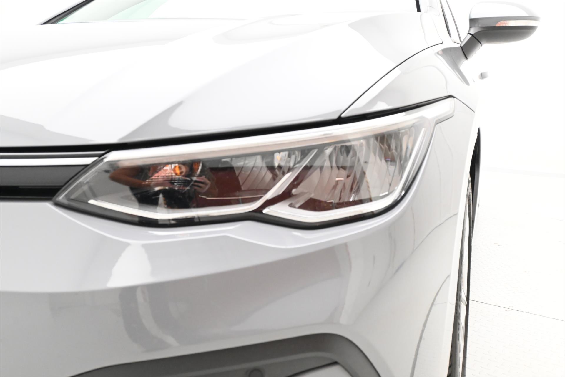 Hlavní fotografie vozu Volkswagen Golf 1,5 eTSI 96 kW DSG Life Business Záruka až 5 let (27)