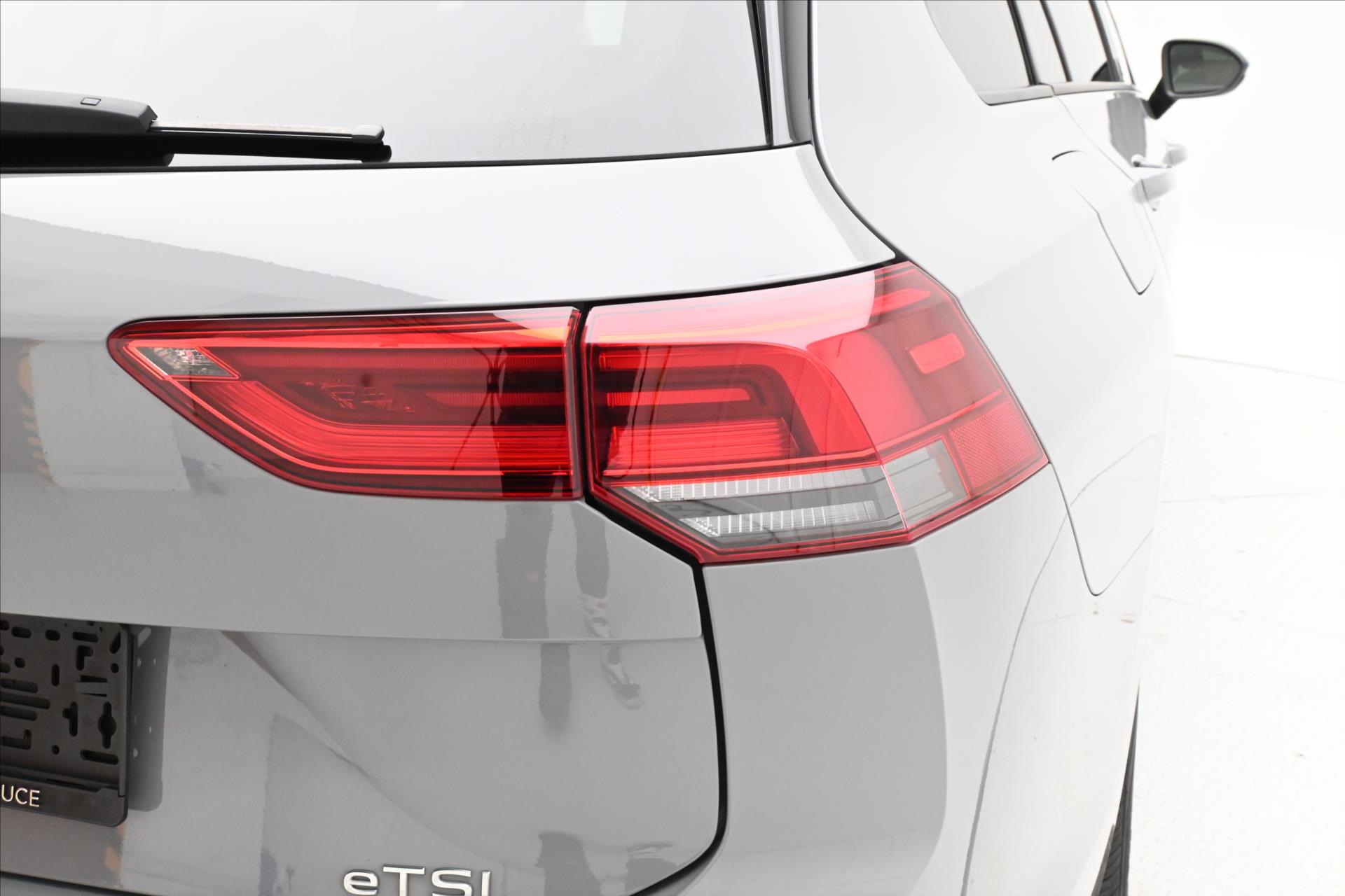 Hlavní fotografie vozu Volkswagen Golf 1,5 eTSI 96 kW DSG Life Business Záruka až 5 let (28)